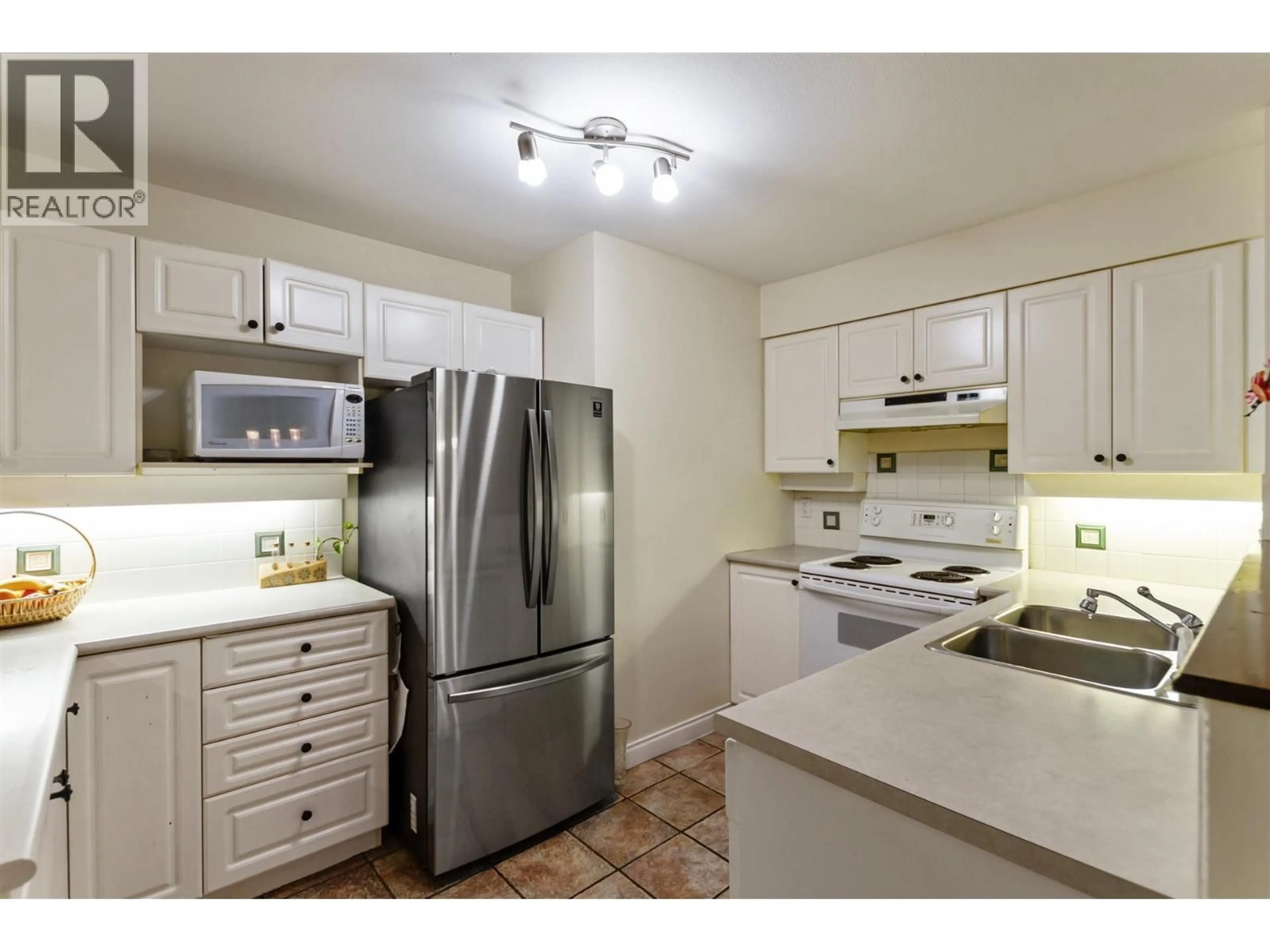 Standard kitchen, unknown for 35 - 1561 BOOTH AVENUE, Coquitlam British Columbia V3K6Z9