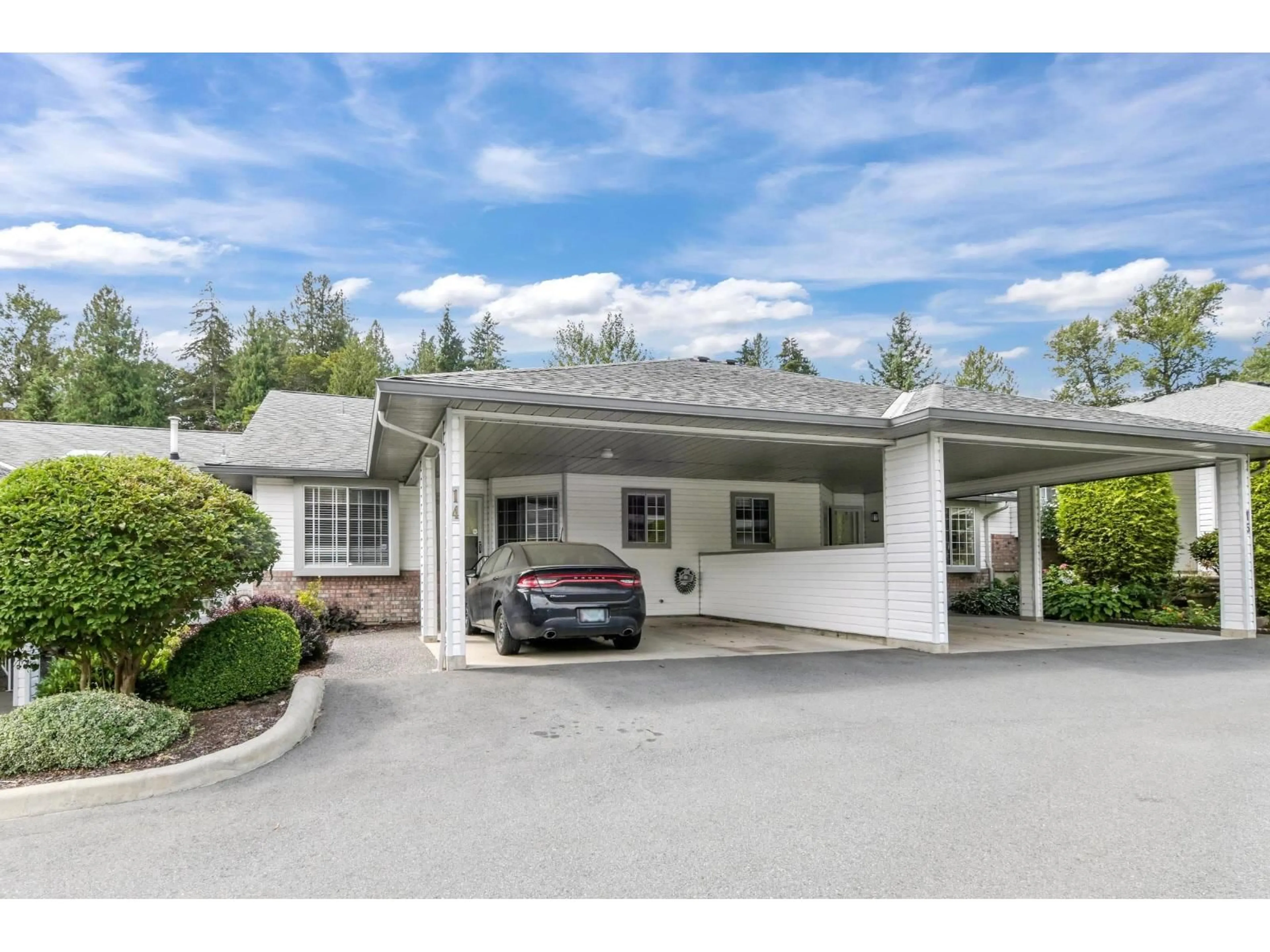 Indoor garage for 14 - 3351 HORN, Abbotsford British Columbia V2S7J9