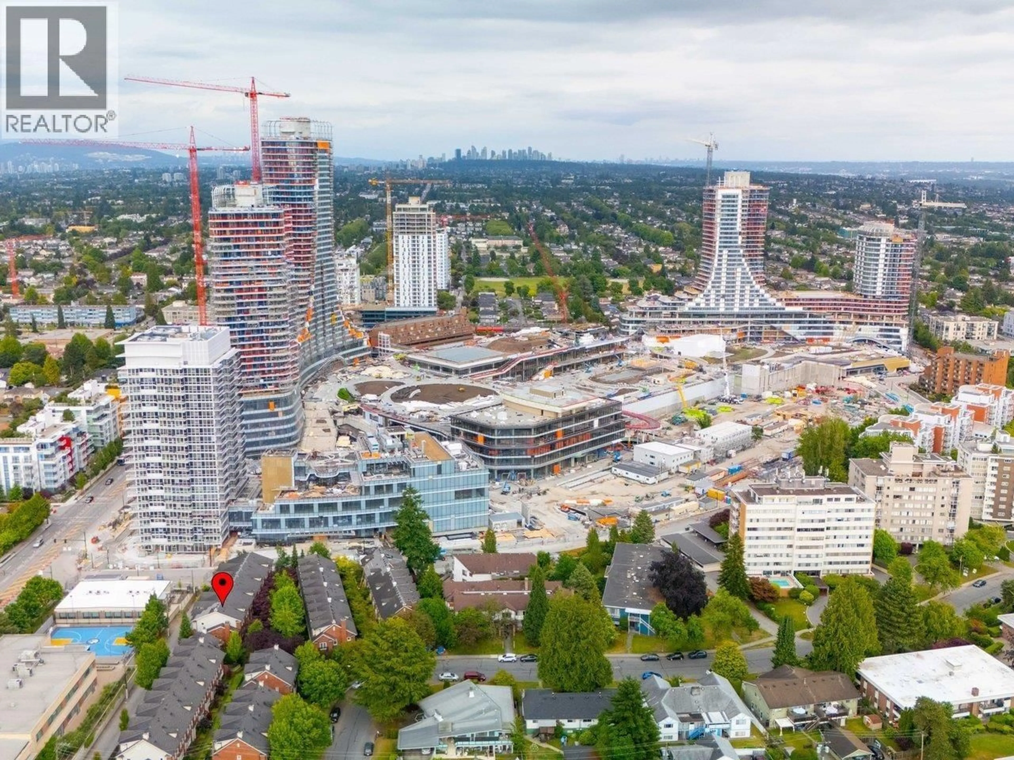 A pic from outside/outdoor area/front of a property/back of a property/a pic from drone, city buildings view from balcony for 1 - 5808 TISDALL STREET, Vancouver British Columbia V5Z3N2