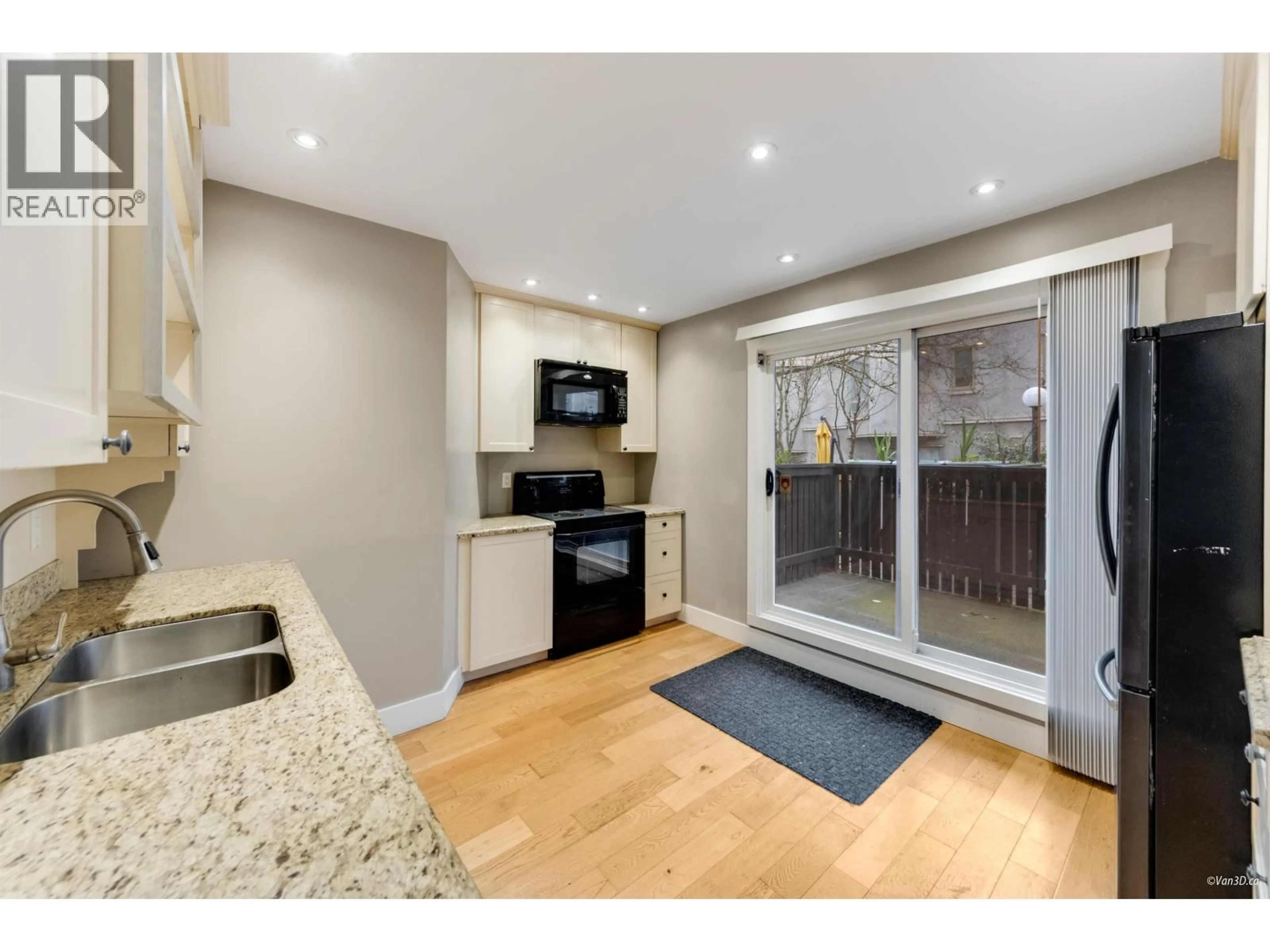Open concept kitchen, wood/laminate floor for 17 - 870 7TH AVENUE, Vancouver British Columbia V5Z4C1