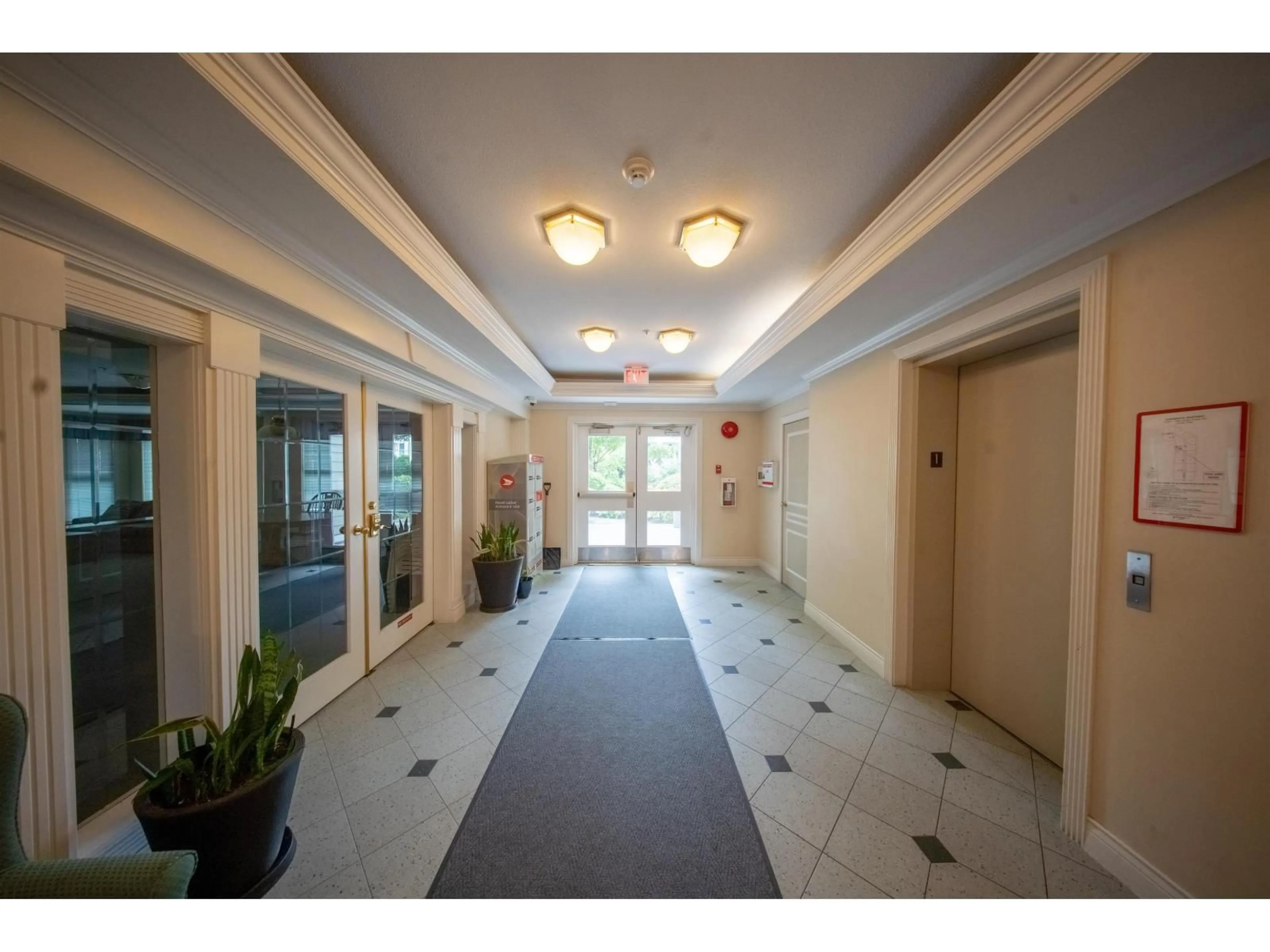 Indoor foyer for 205 - 10320 156, Surrey British Columbia V3R4L8