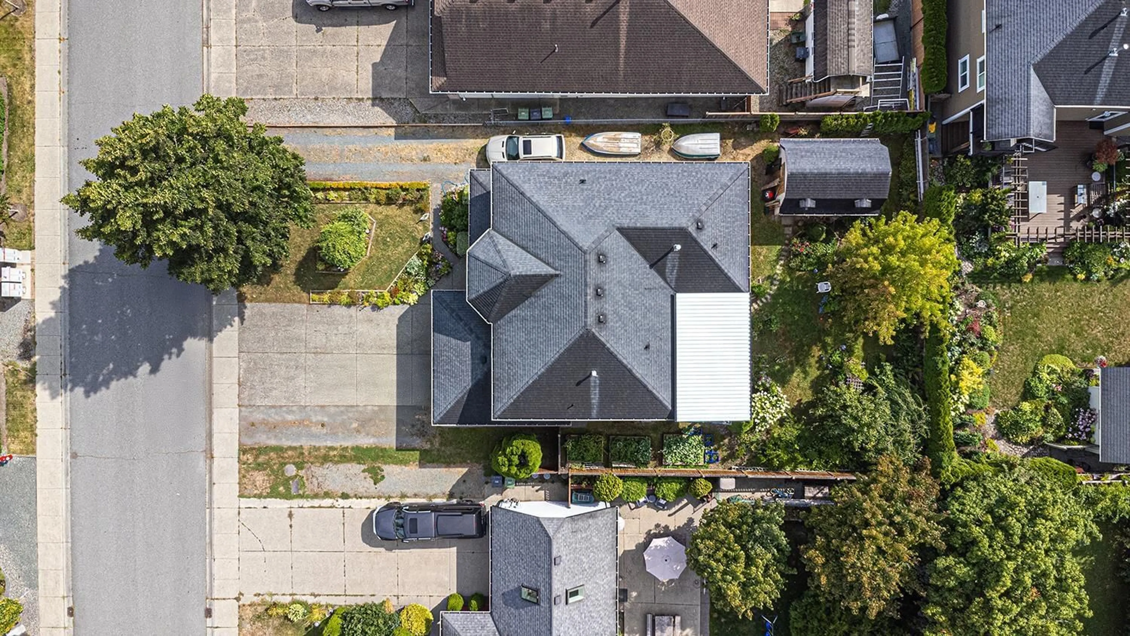A pic from outside/outdoor area/front of a property/back of a property/a pic from drone, street for 2475 271A, Langley British Columbia V4W3N3