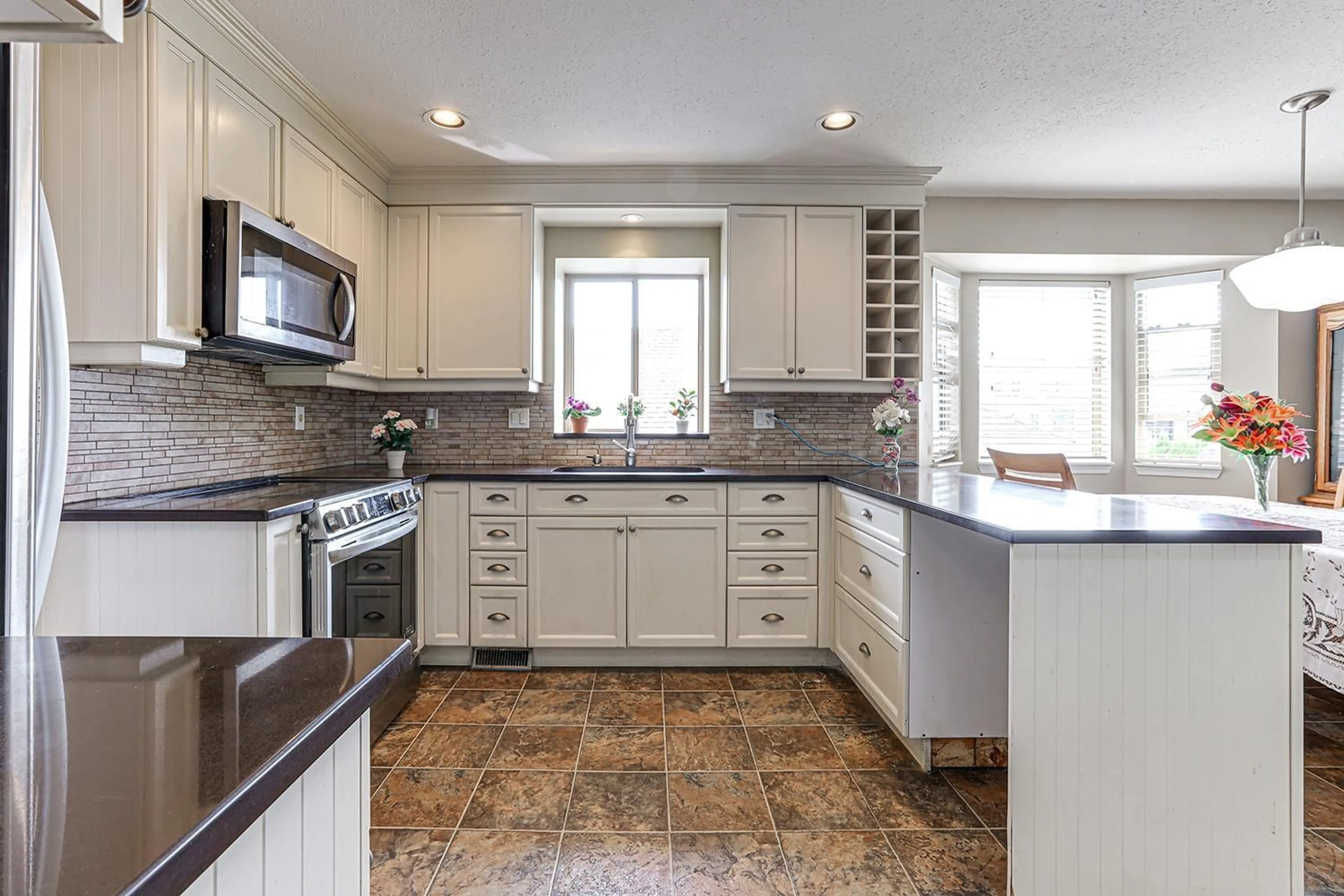 Open concept kitchen, ceramic/tile floor for 2475 271A, Langley British Columbia V4W3N3