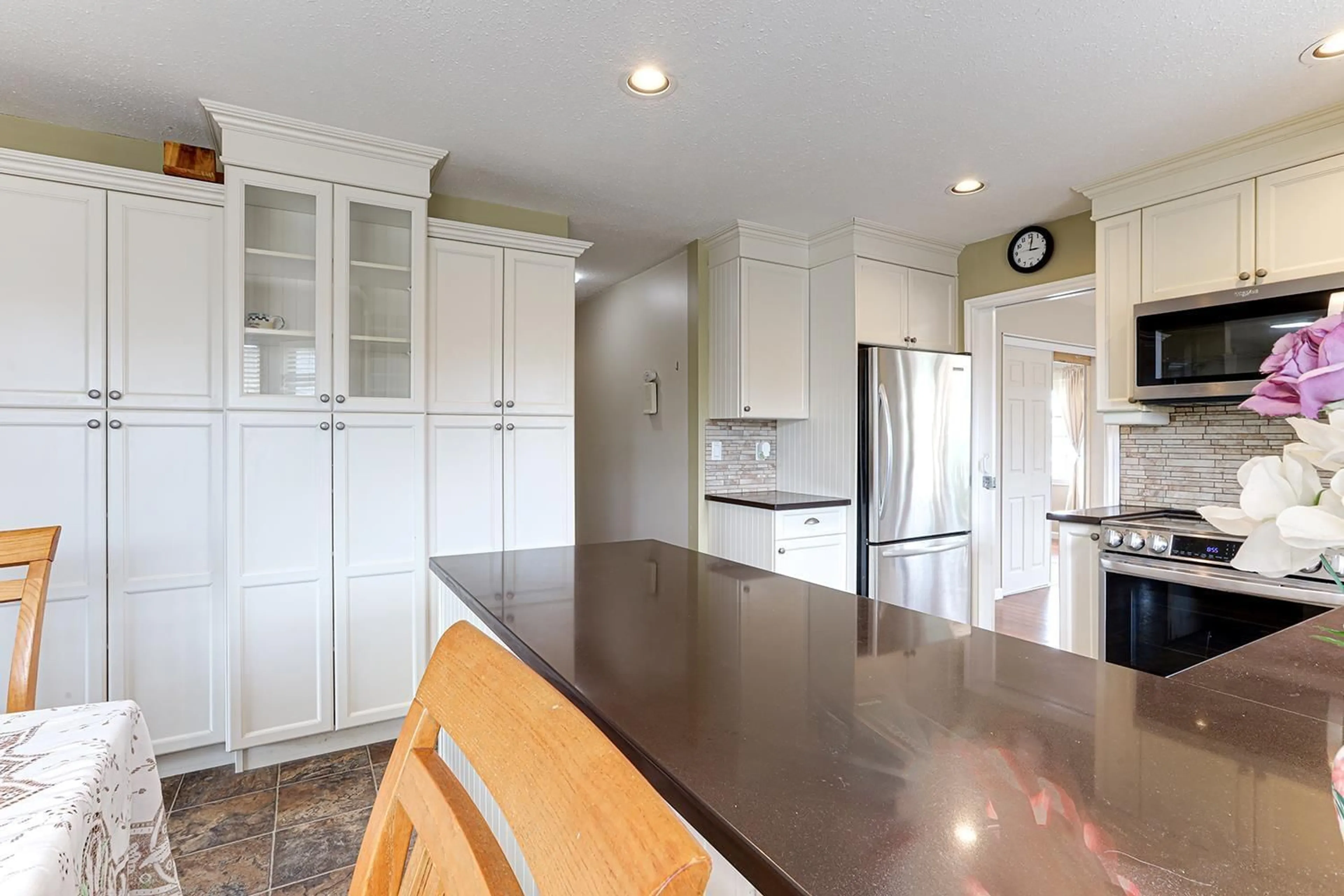 Open concept kitchen, unknown for 2475 271A, Langley British Columbia V4W3N3