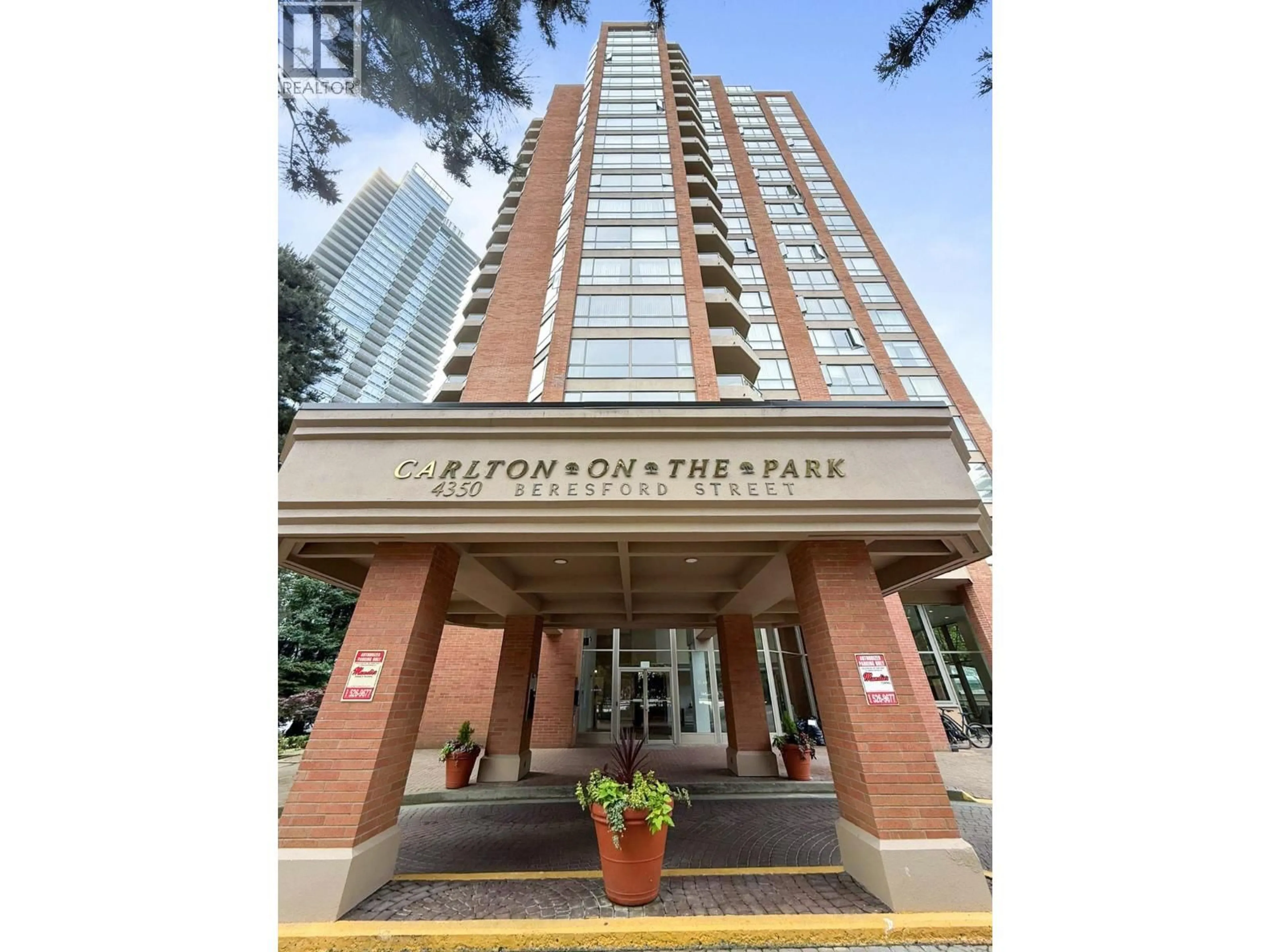 Indoor foyer for 1404 - 4350 BERESFORD STREET, Burnaby British Columbia V5H4K9