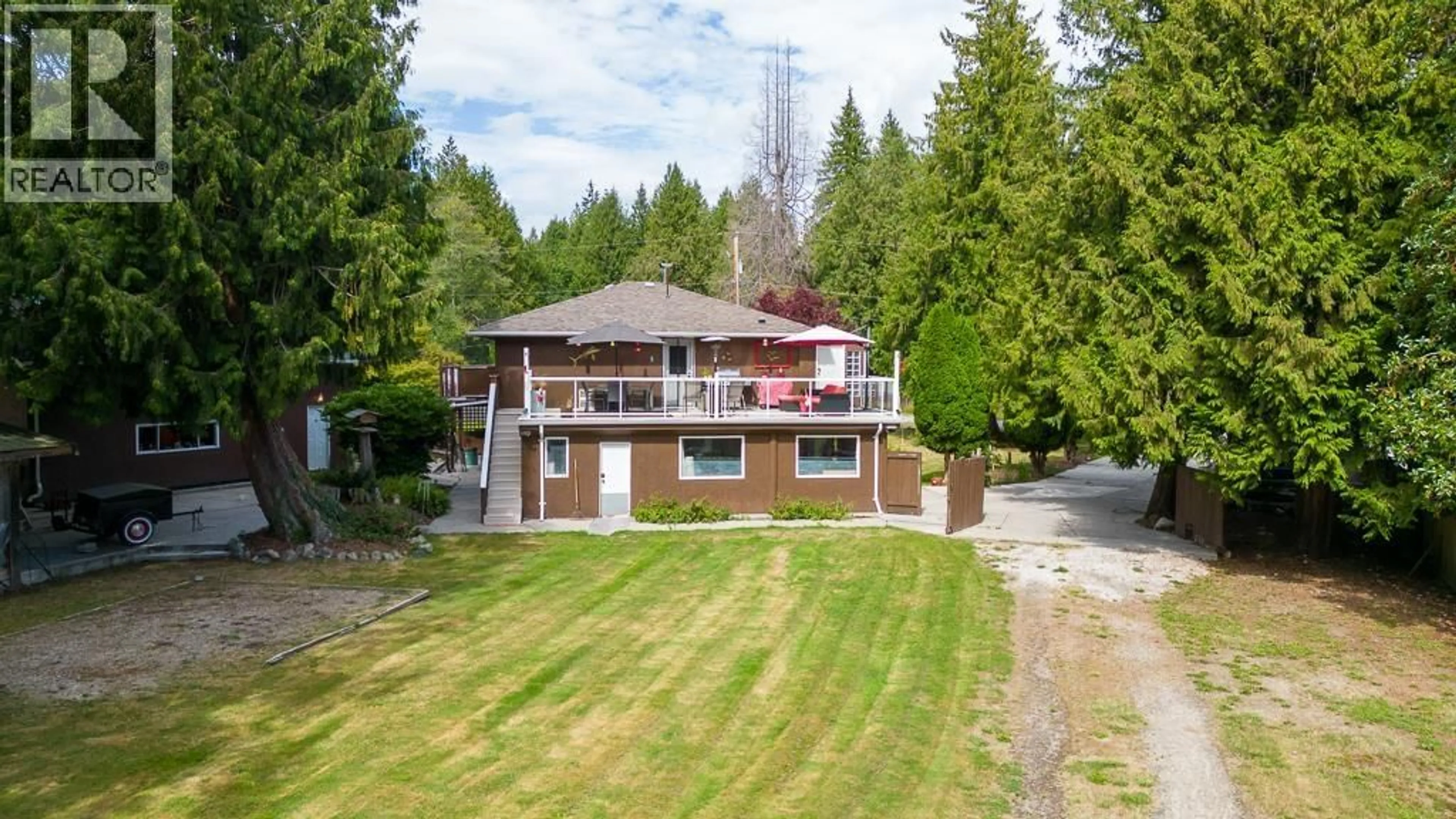 A pic from outside/outdoor area/front of a property/back of a property/a pic from drone, unknown for 7781 HART ROAD, Halfmoon Bay British Columbia V0N1Y1