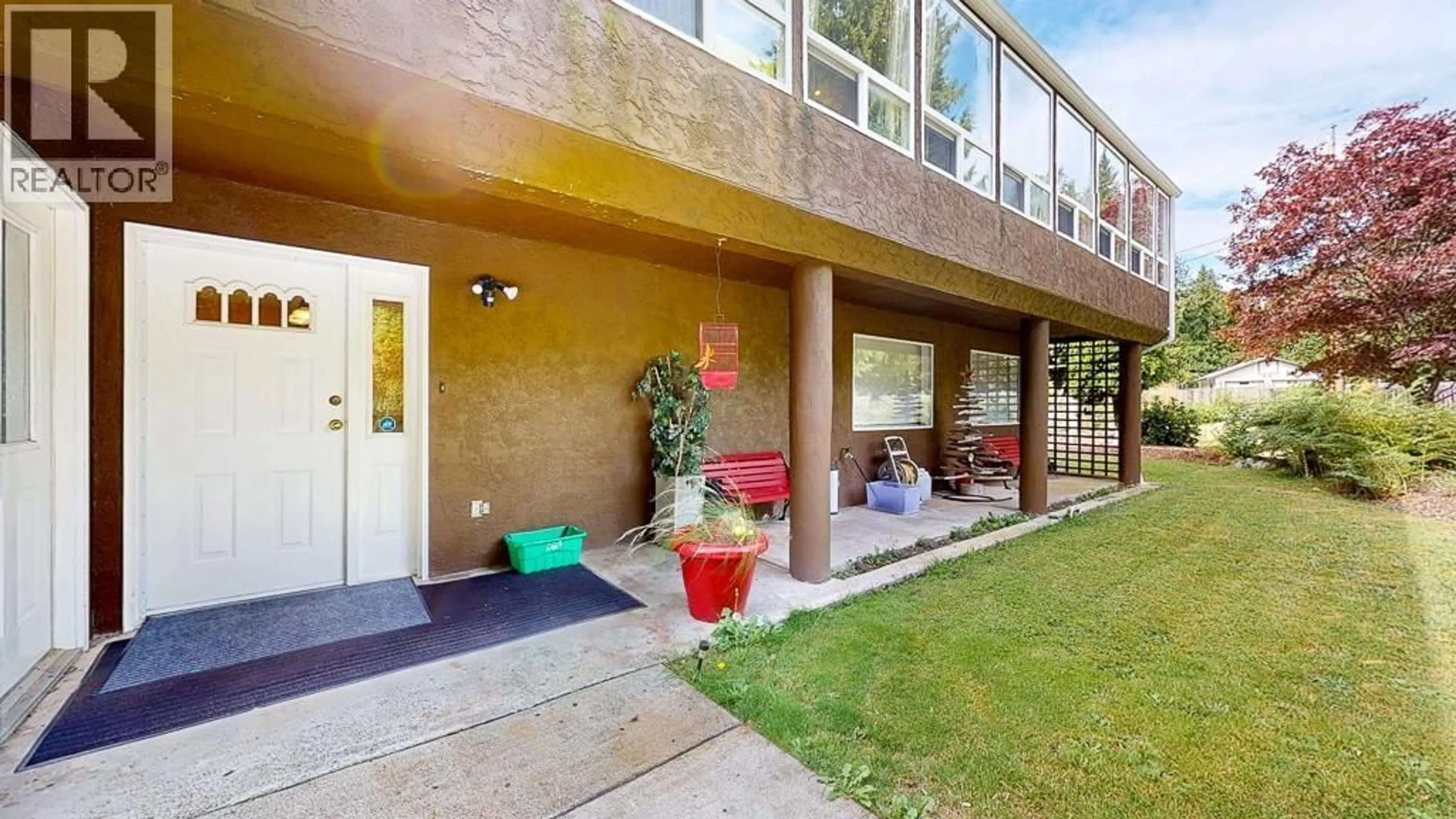 Patio, street for 7781 HART ROAD, Halfmoon Bay British Columbia V0N1Y1
