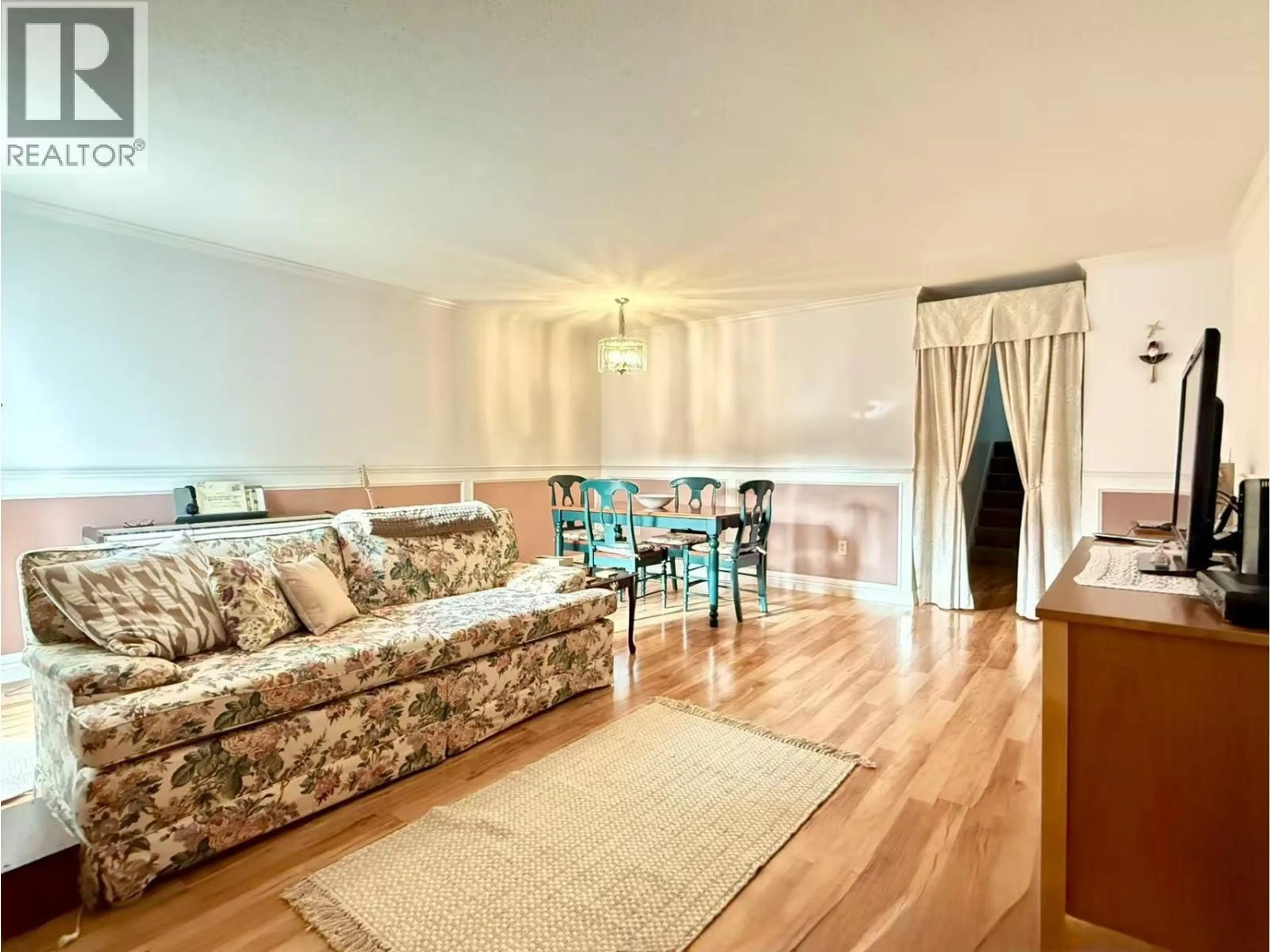 Living room with furniture, wood/laminate floor for 8 - 1318 BRUNETTE AVENUE, Coquitlam British Columbia V3K6R1