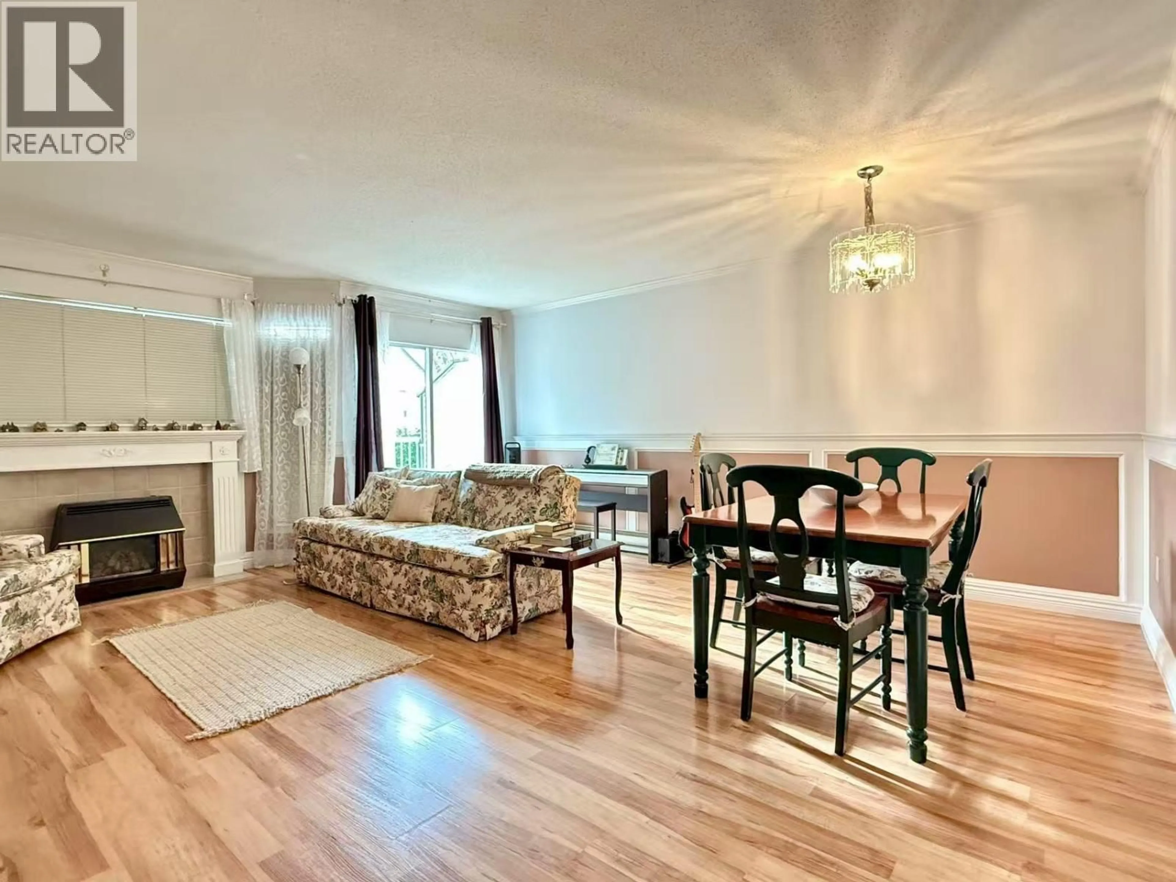Living room with furniture, wood/laminate floor for 8 - 1318 BRUNETTE AVENUE, Coquitlam British Columbia V3K6R1