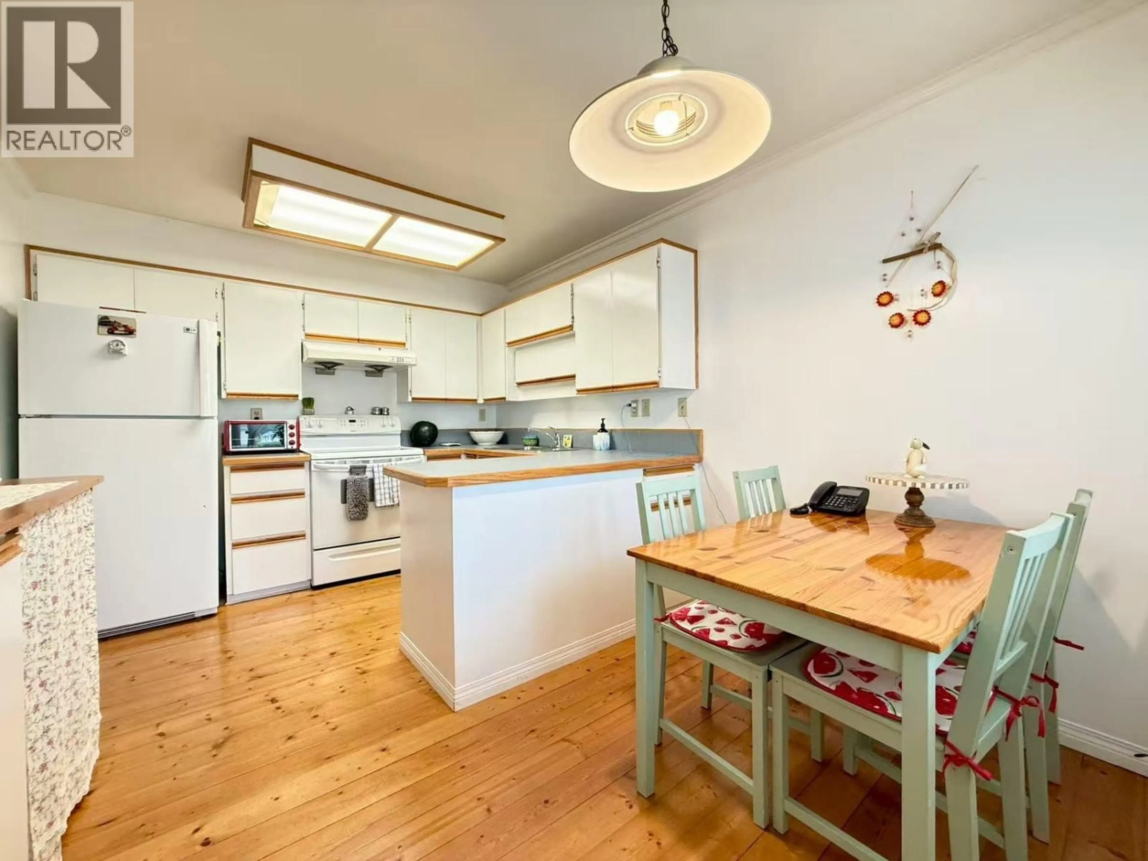 Standard kitchen, wood/laminate floor for 8 - 1318 BRUNETTE AVENUE, Coquitlam British Columbia V3K6R1