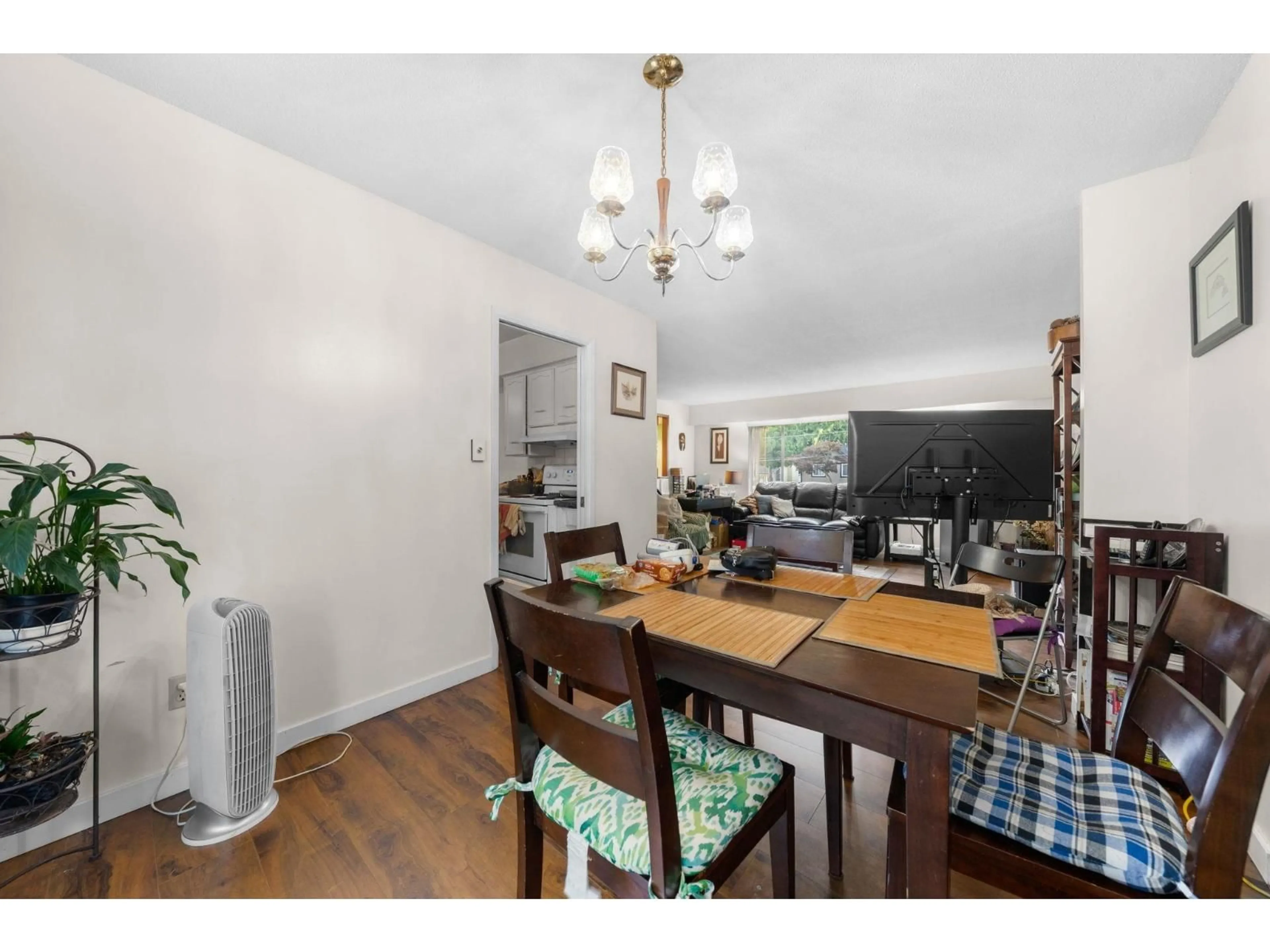 Dining room, wood/laminate floor for 11254 87, Delta British Columbia V4C2Z7