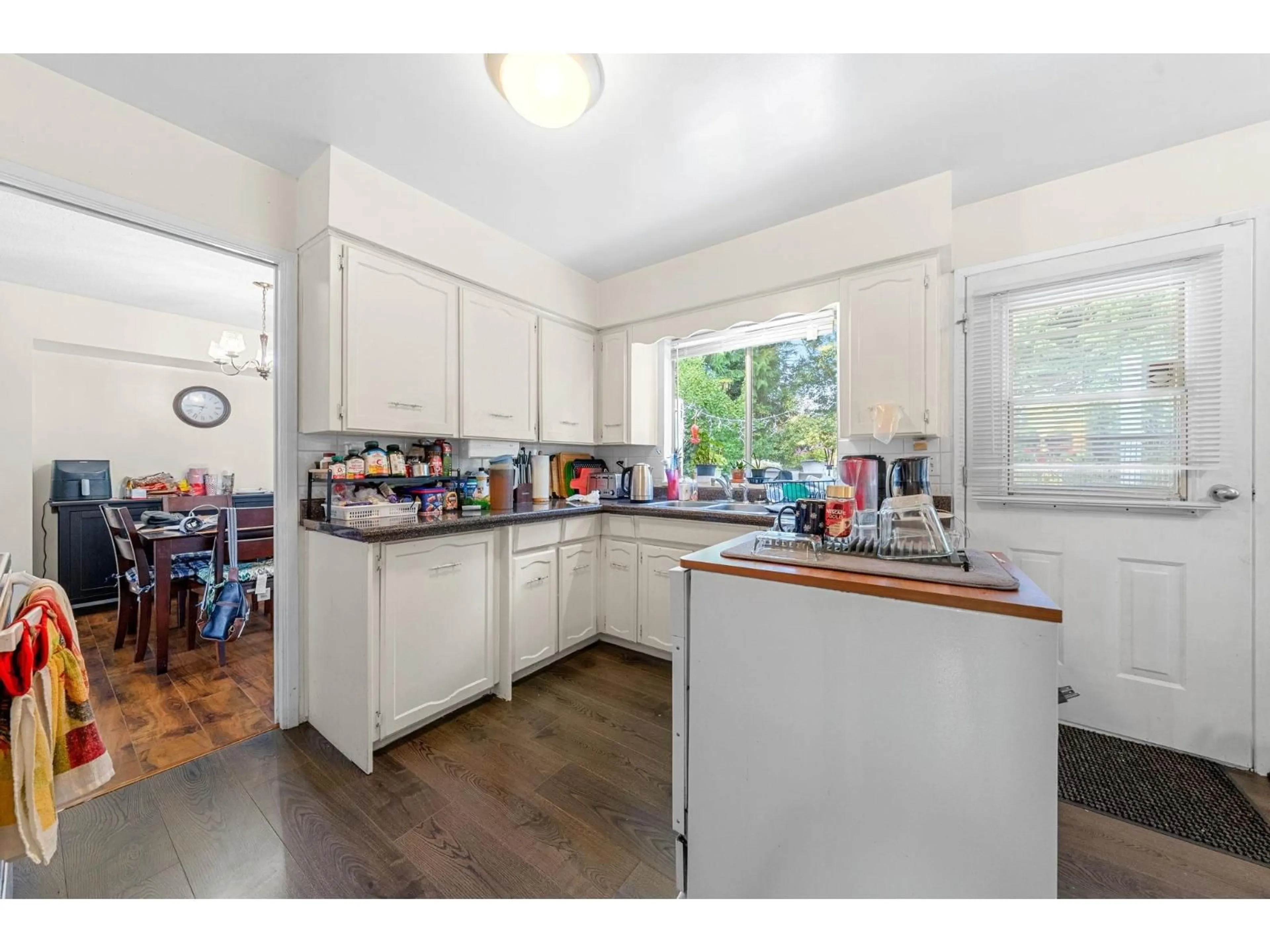 Standard kitchen, unknown for 11254 87, Delta British Columbia V4C2Z7