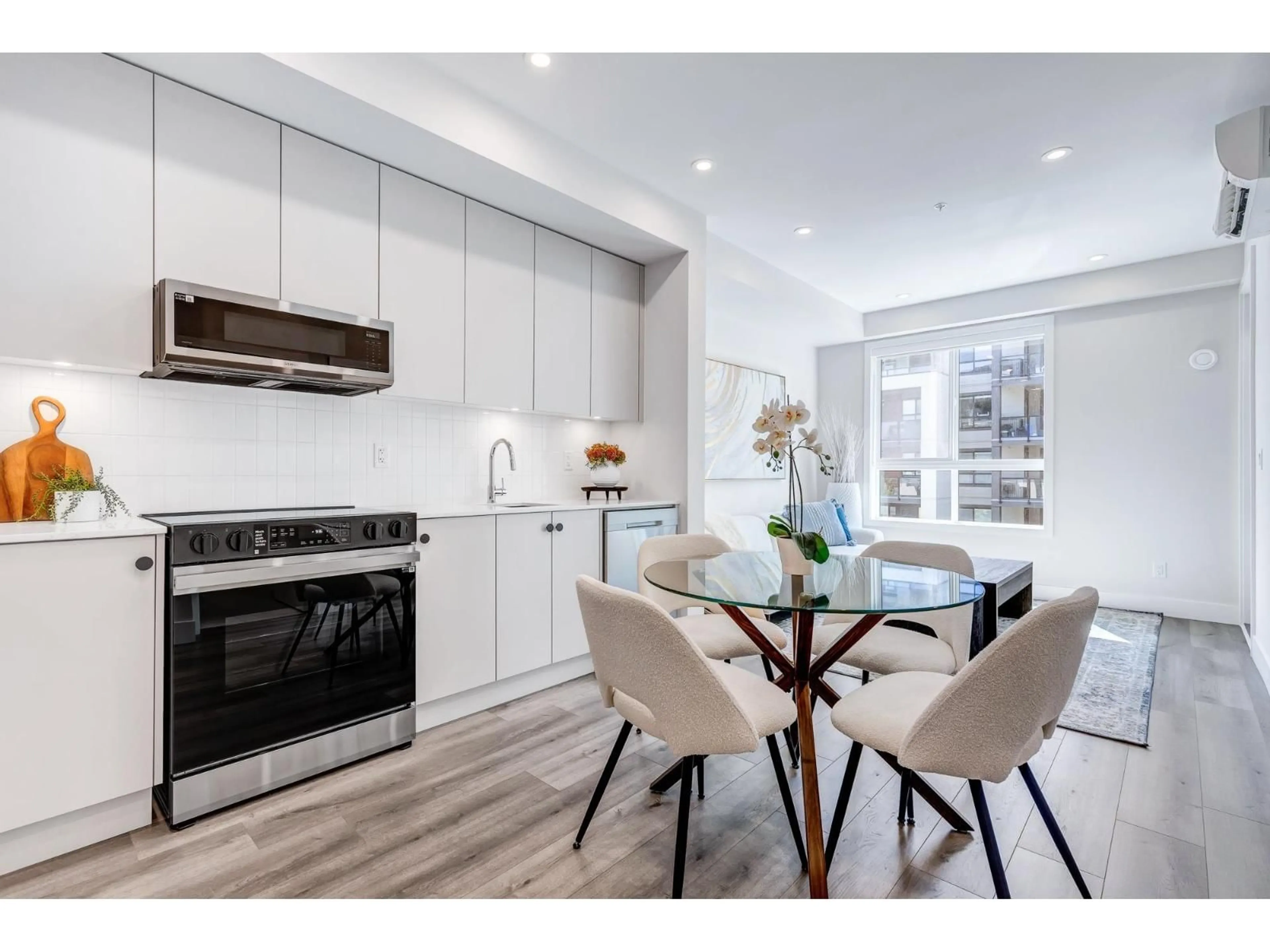 Open concept kitchen, wood/laminate floor for 501 - 45497 CAMPUS DRIVE, Chilliwack British Columbia V2R6L8