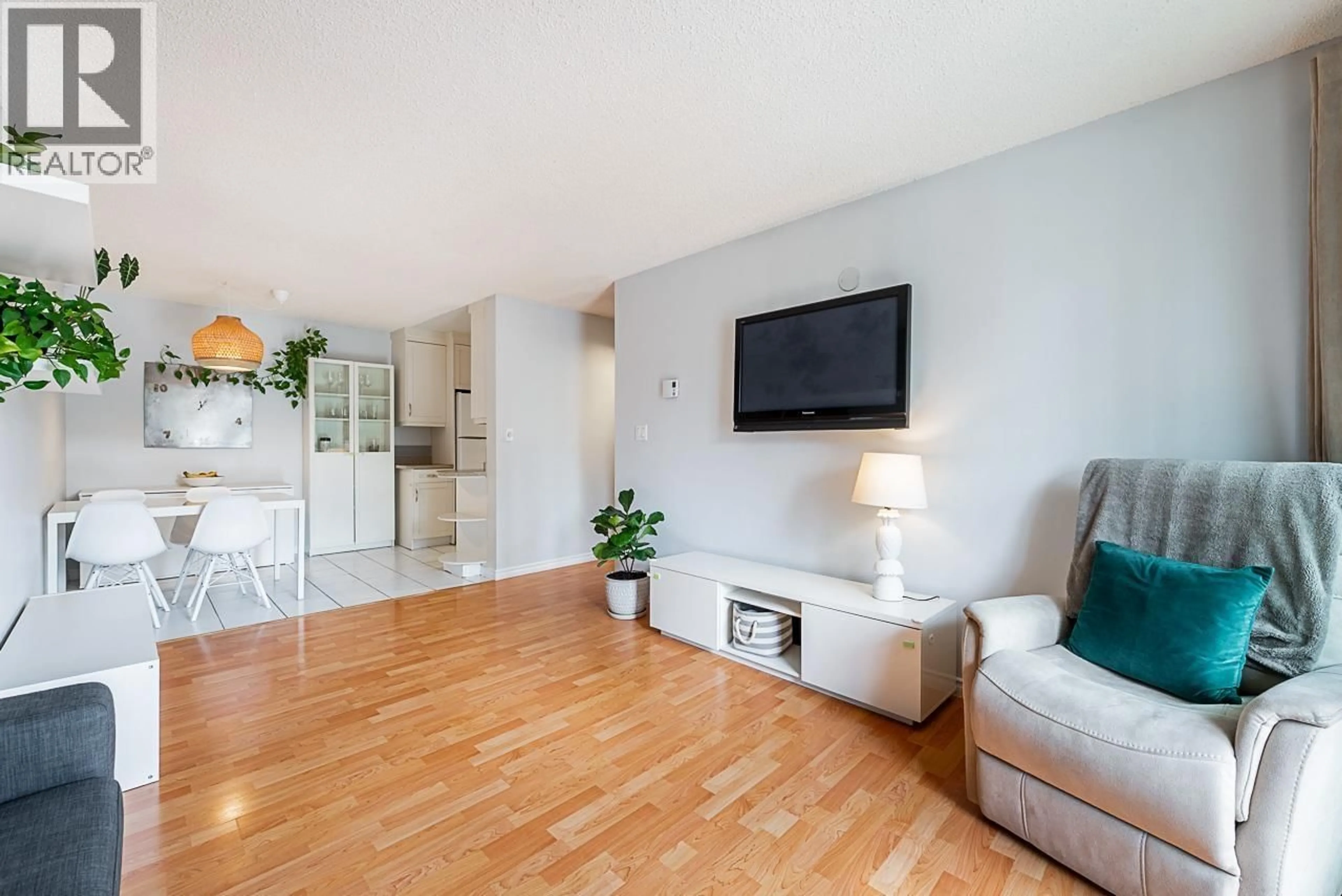 Living room with furniture, unknown for 202 - 1103 HOWIE AVENUE, Coquitlam British Columbia V3J1T9
