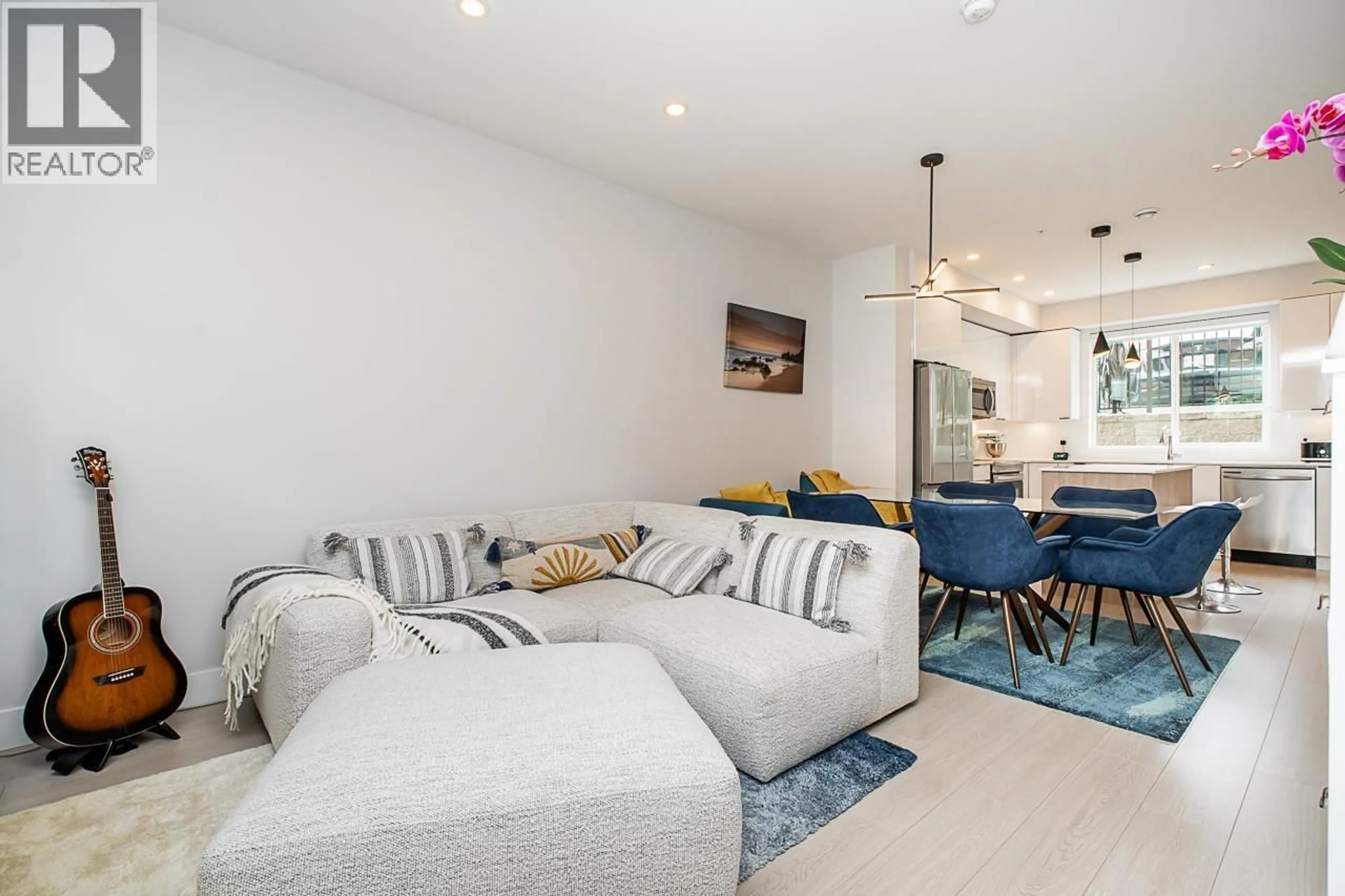 Living room with furniture, unknown for 21 - 1211 EIGHTH AVENUE, New Westminster British Columbia V3M2R8