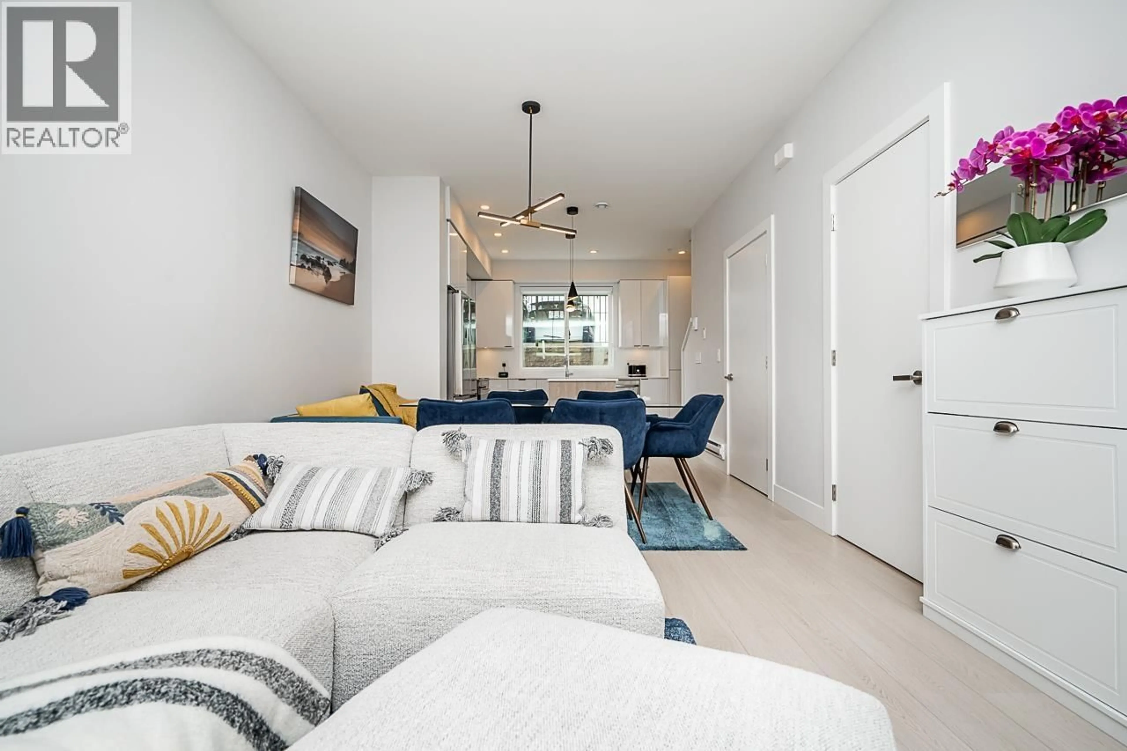Living room with furniture, unknown for 21 - 1211 EIGHTH AVENUE, New Westminster British Columbia V3M2R8