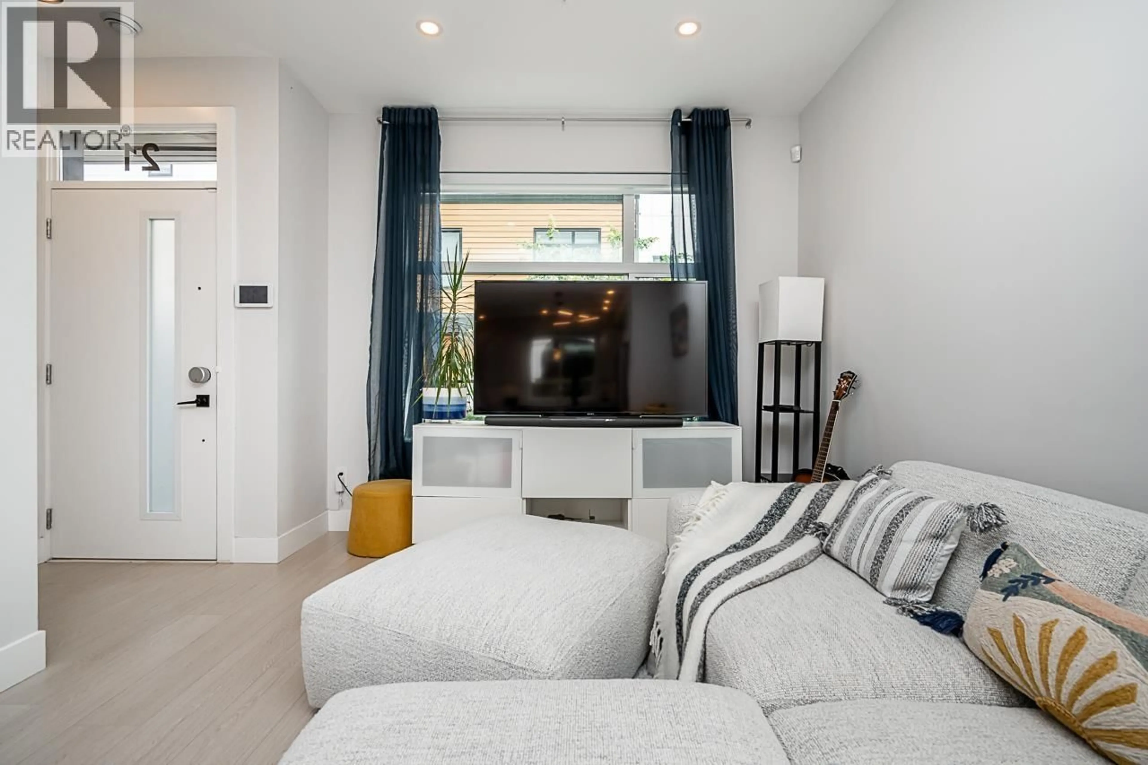 Living room with furniture, unknown for 21 - 1211 EIGHTH AVENUE, New Westminster British Columbia V3M2R8