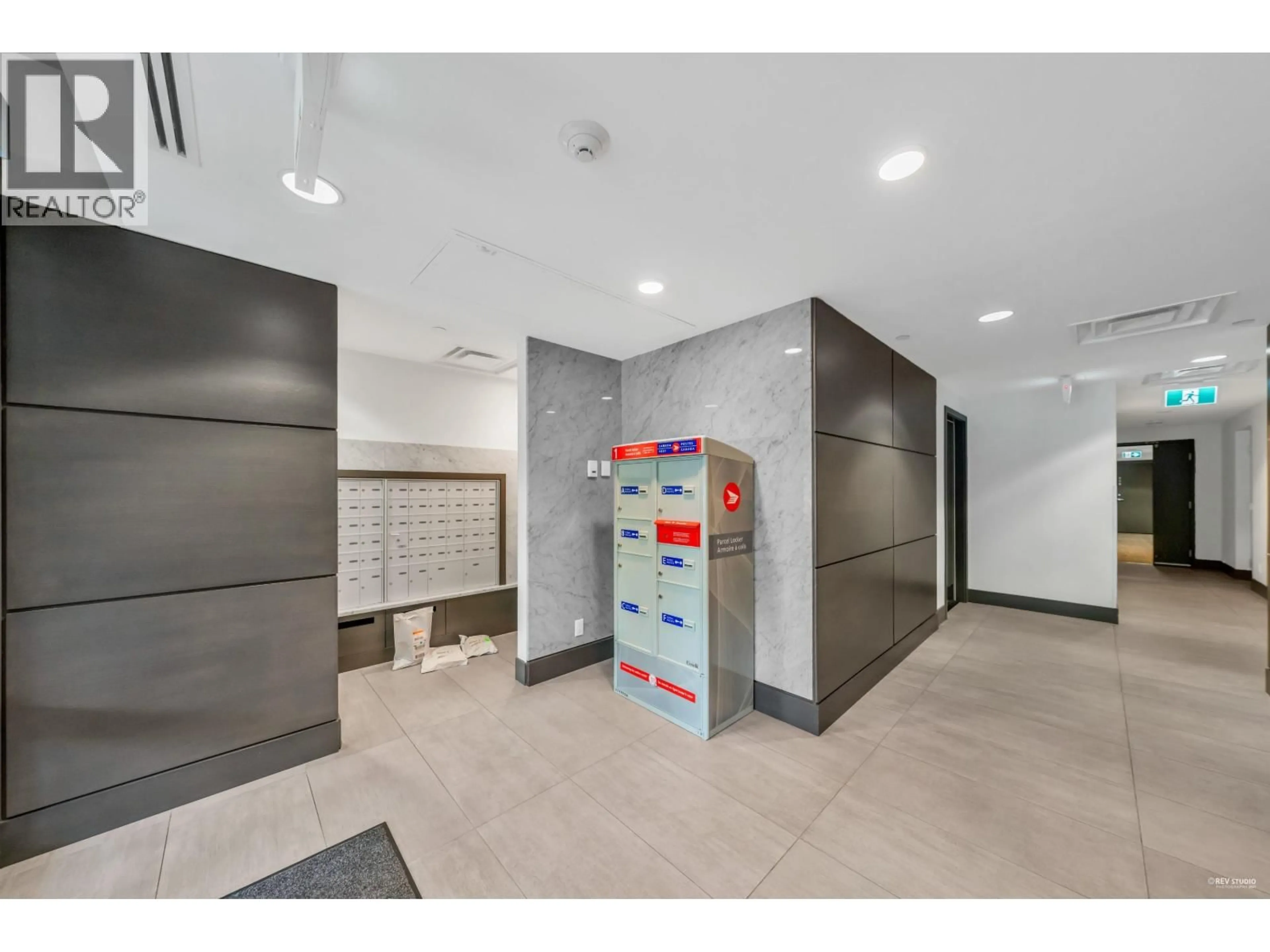 Indoor foyer for 604 - 5077 CAMBIE STREET, Vancouver British Columbia V5Z0H7