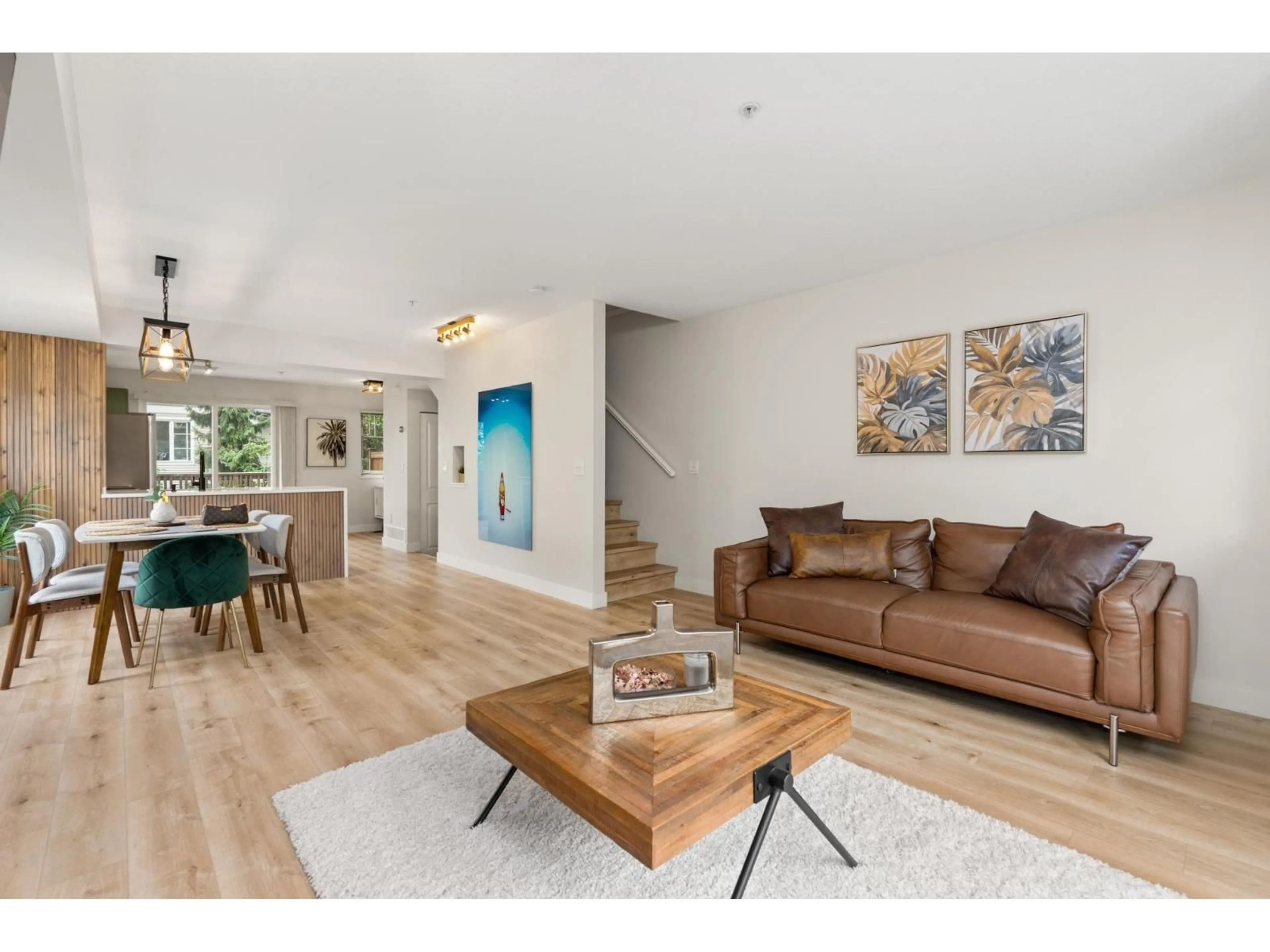 Living room with furniture, wood/laminate floor for 22 - 20540 66, Langley British Columbia V2Y2Y7