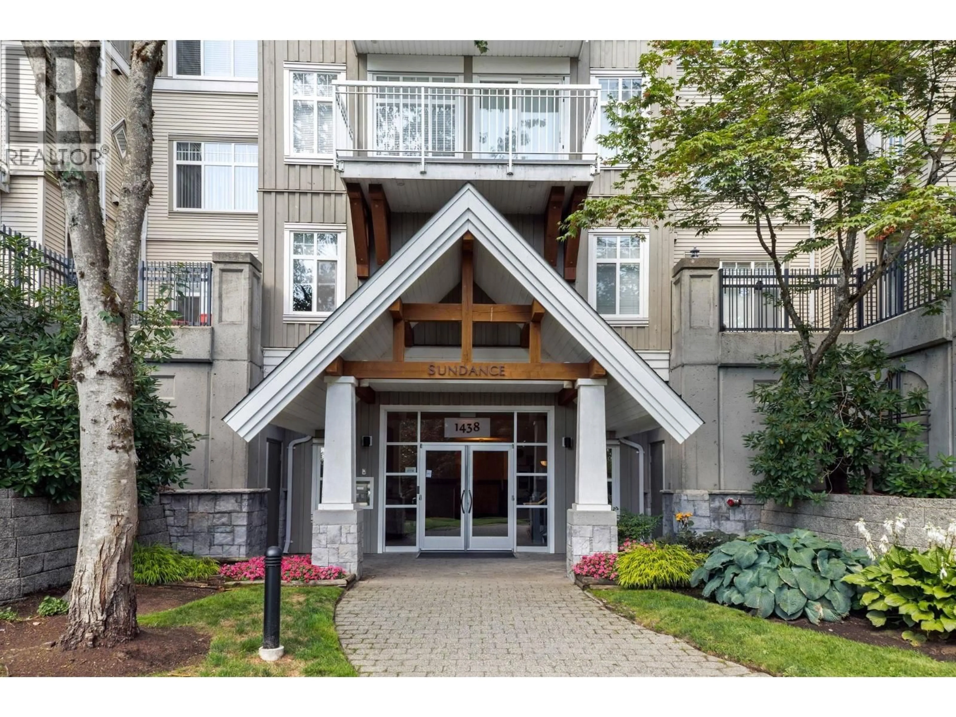 Indoor foyer for 310 - 1438 PARKWAY BOULEVARD, Coquitlam British Columbia V3E3M1