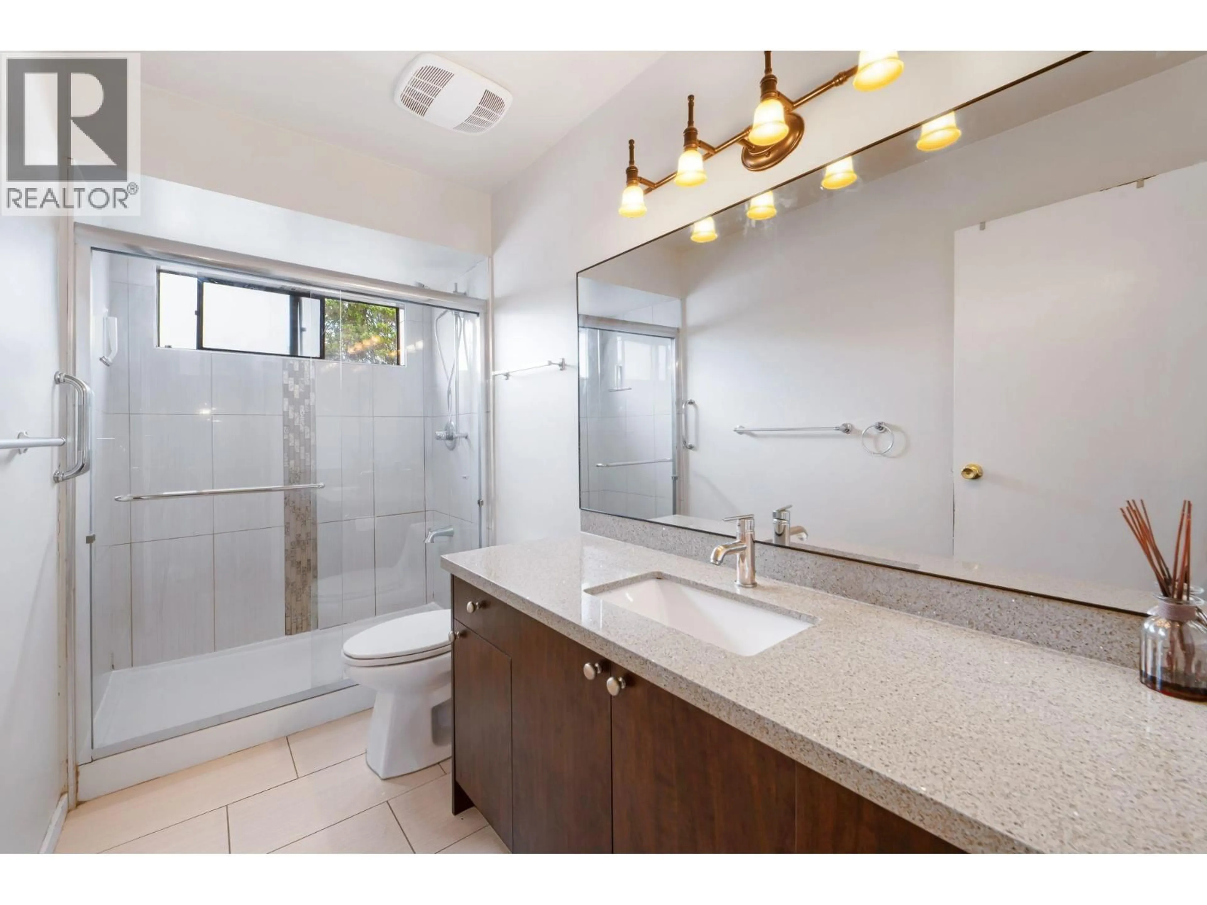 Standard bathroom, ceramic/tile floor for 5792 HARDWICK STREET, Burnaby British Columbia V5G1R4