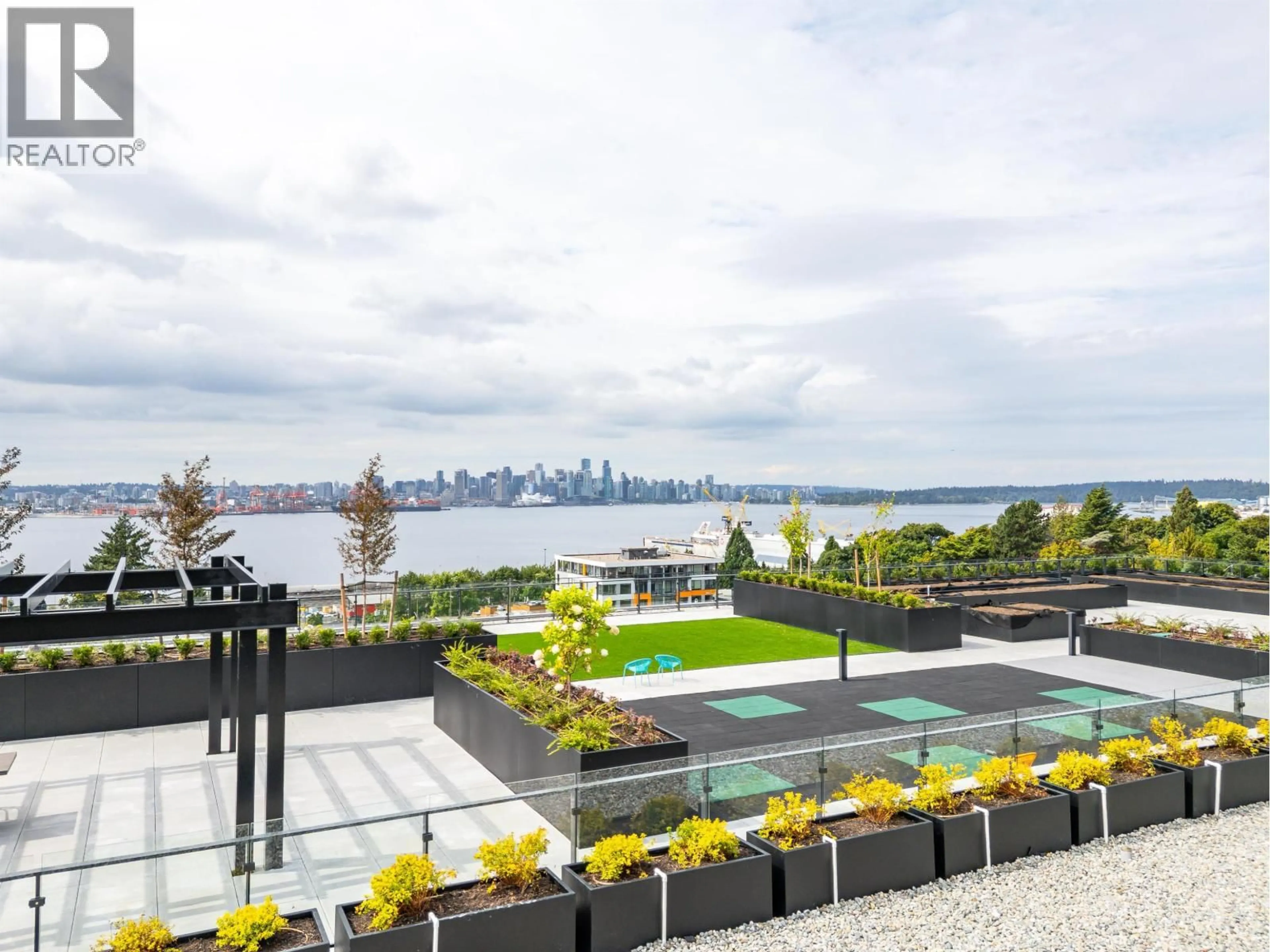 Patio, water/lake/river/ocean view for 359 - 422 3RD STREET, North Vancouver British Columbia V7L0K1