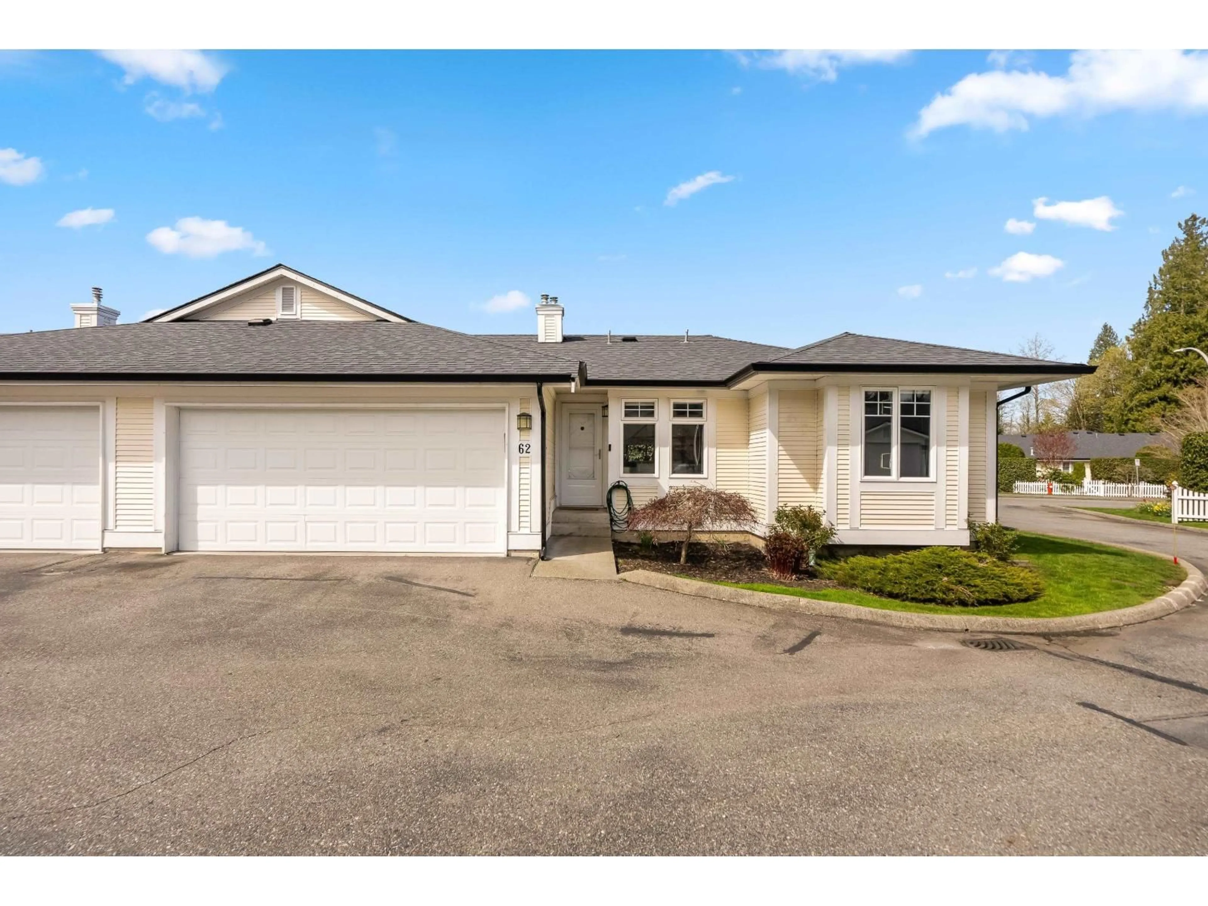 Home with vinyl exterior material, street for 62 - 20761 TELEGRAPH, Langley British Columbia V1M2W3