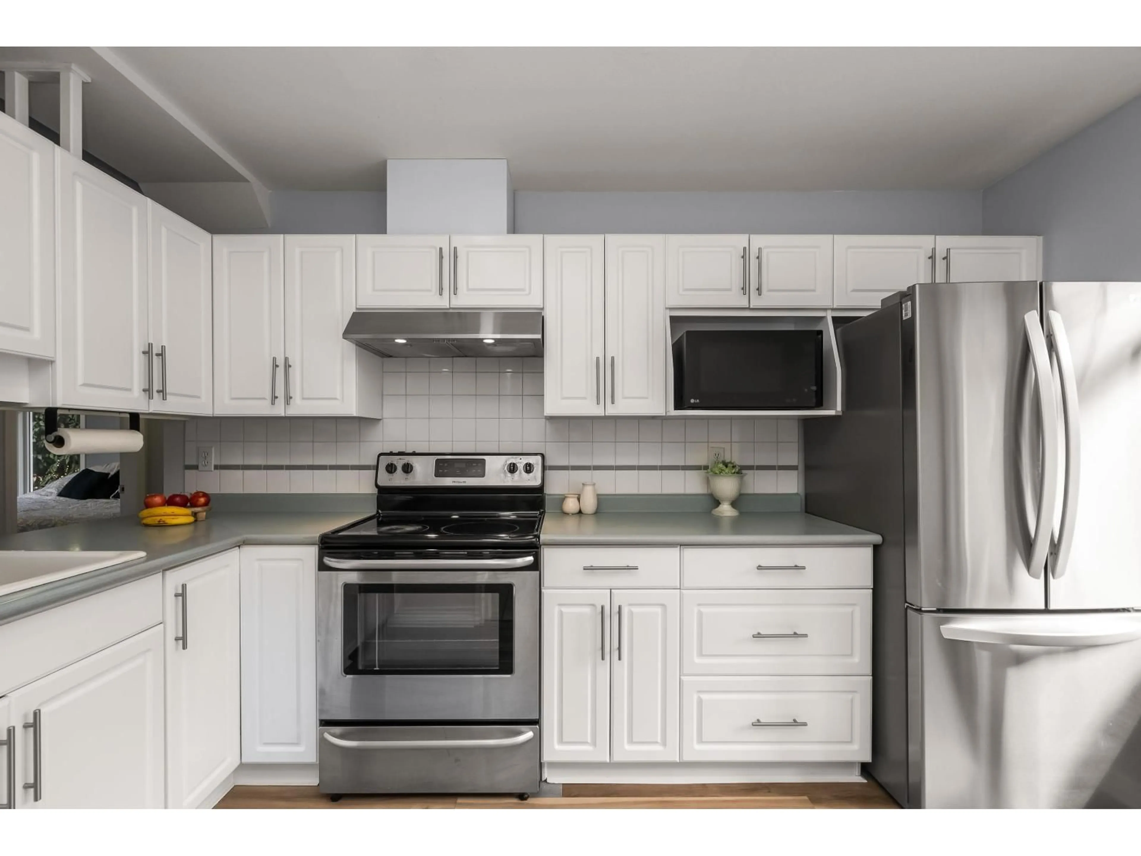 Standard kitchen, wood/laminate floor for 62 - 20761 TELEGRAPH, Langley British Columbia V1M2W3