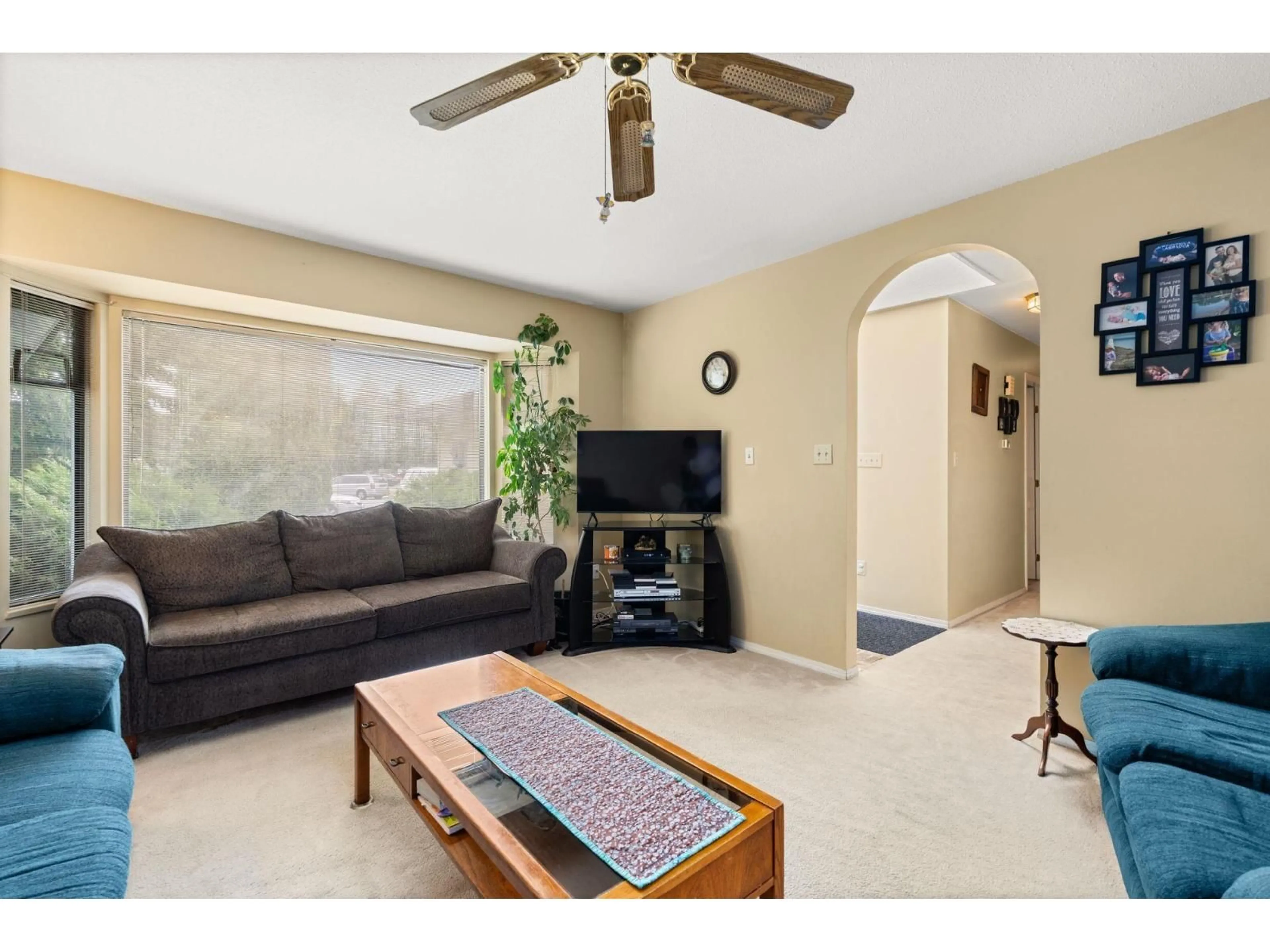 Living room with furniture, unknown for 7387 131A, Surrey British Columbia V3W8V5