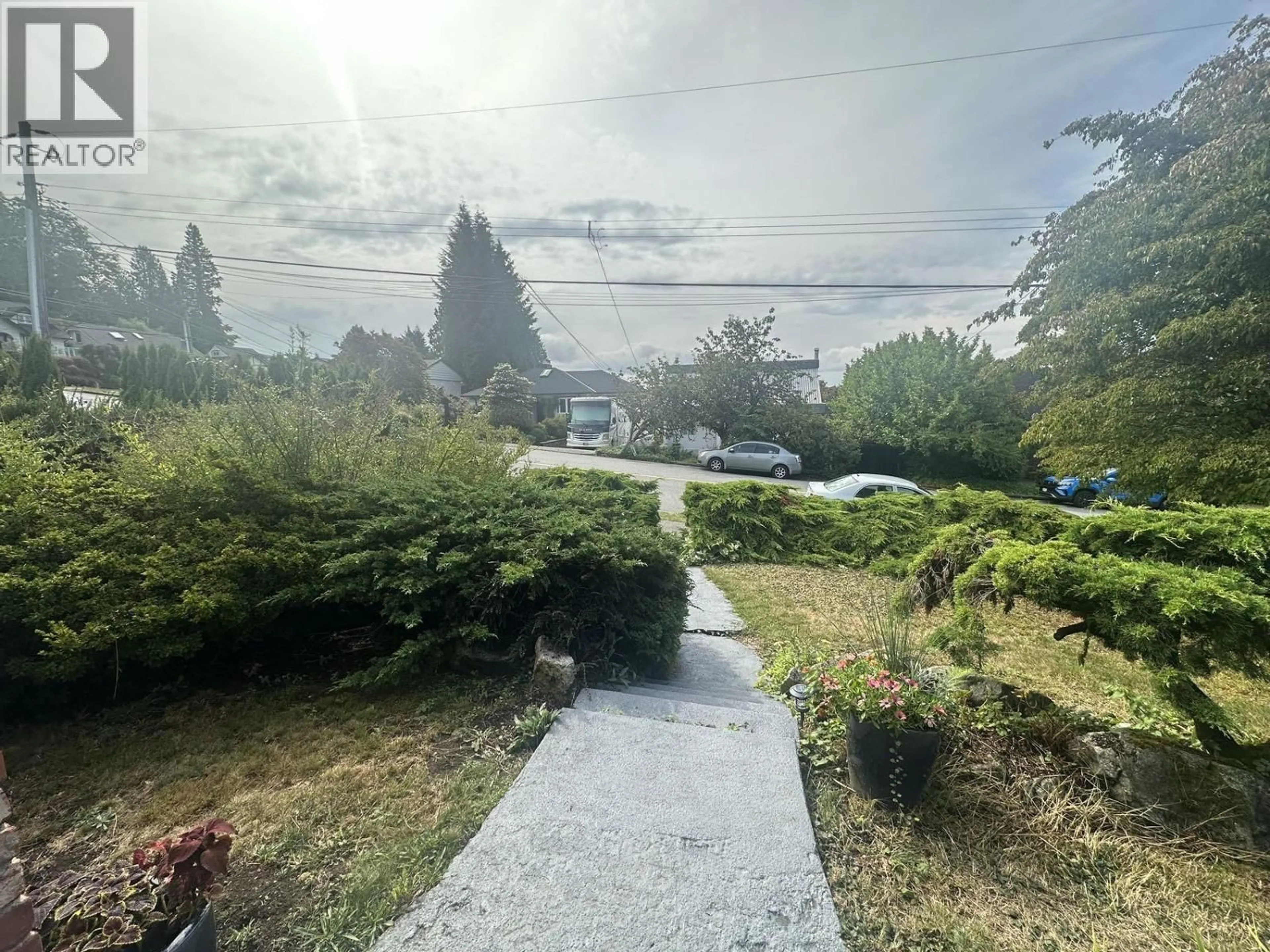 A pic from outside/outdoor area/front of a property/back of a property/a pic from drone, unknown for 1131 FULTON AVENUE, West Vancouver British Columbia V7T1N4