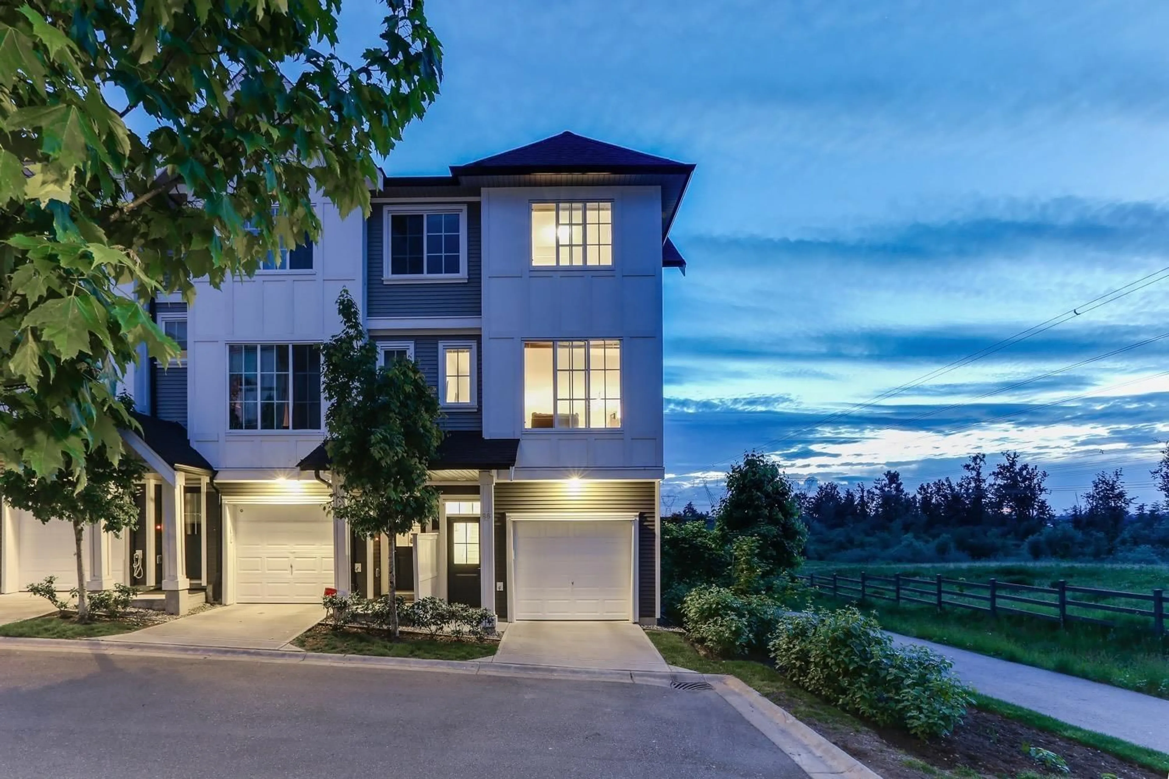 A pic from outside/outdoor area/front of a property/back of a property/a pic from drone, street for 88 - 30989 WESTRIDGE, Abbotsford British Columbia V2T0E7