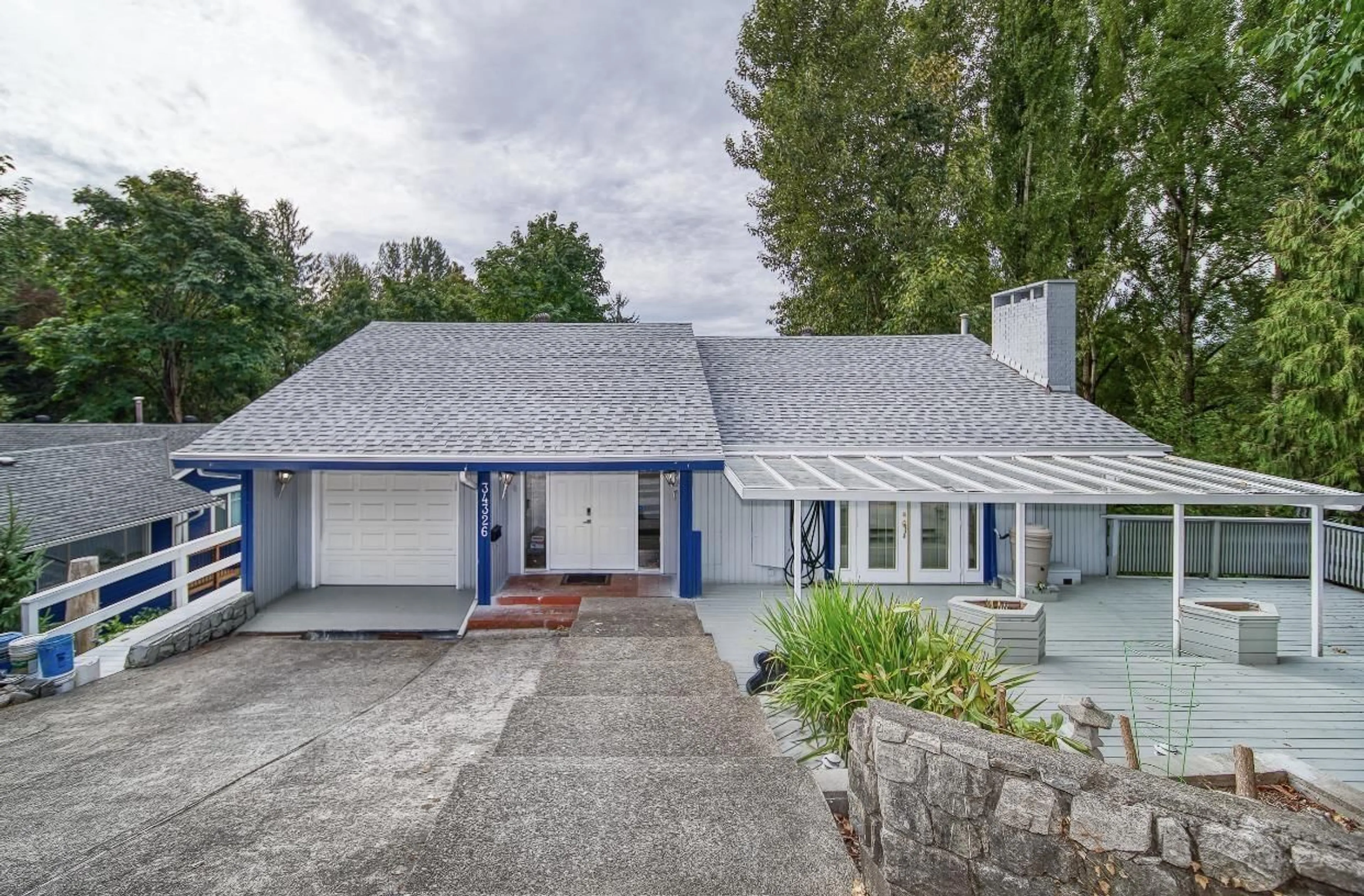 Home with vinyl exterior material, street for 34326 RUSSET, Abbotsford British Columbia V2S5E2