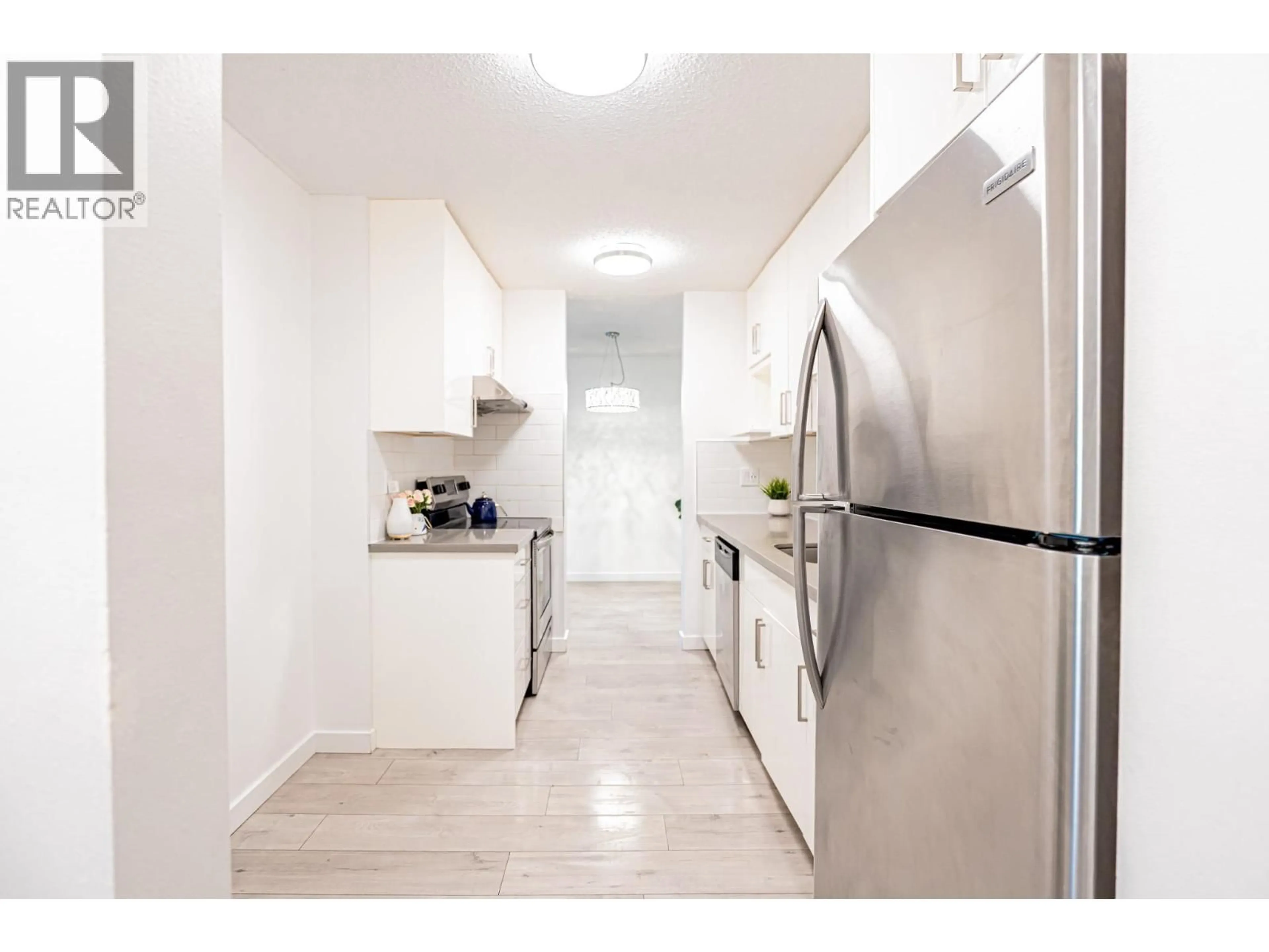 Standard kitchen, unknown for 322 - 8591 WESTMINSTER HIGHWAY, Richmond British Columbia V6X3E2