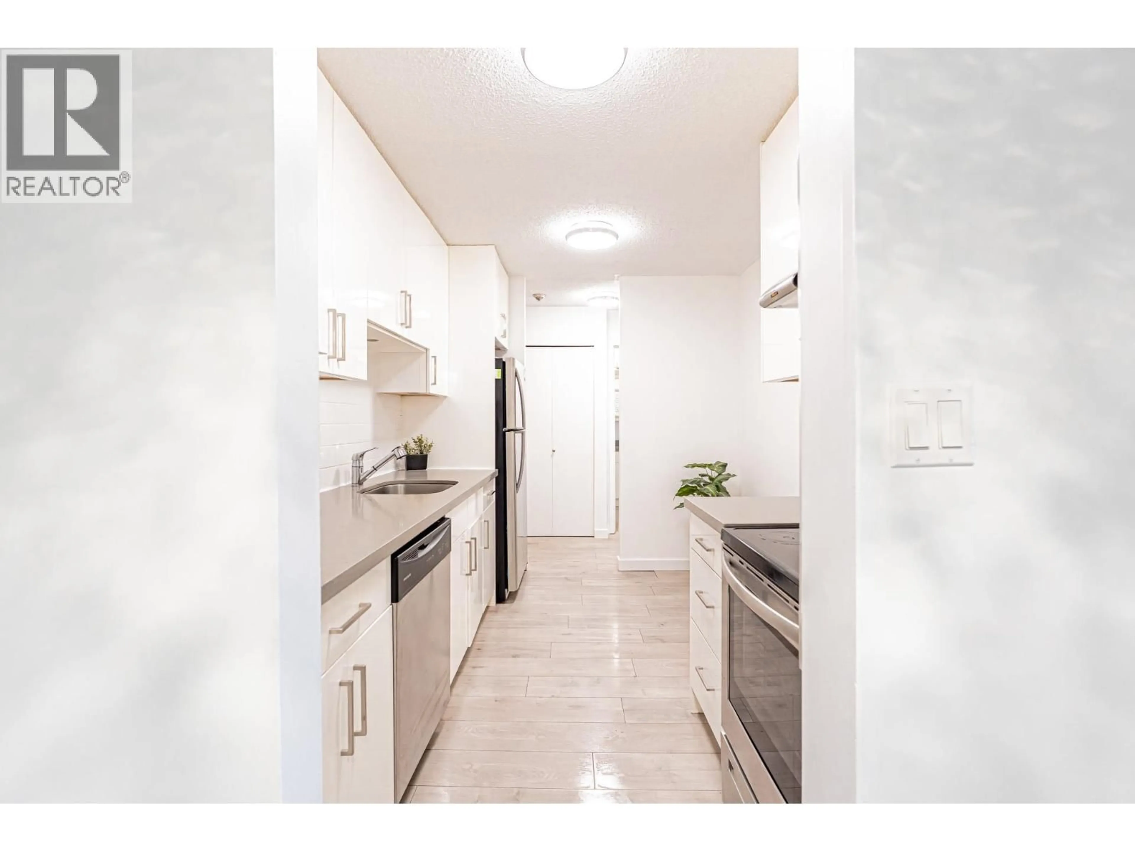 Standard kitchen, unknown for 322 - 8591 WESTMINSTER HIGHWAY, Richmond British Columbia V6X3E2