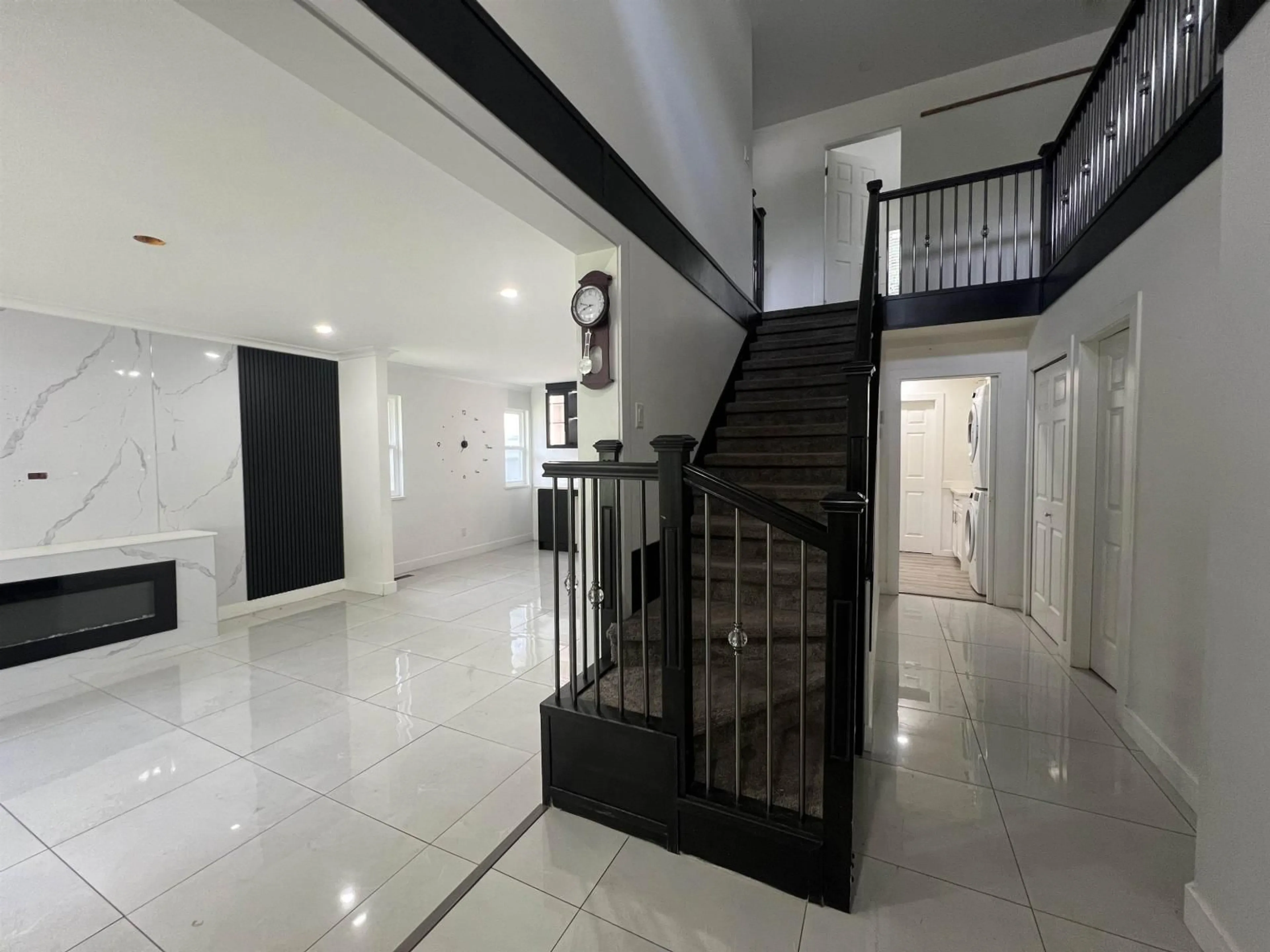 Indoor foyer for 6138 134A, Surrey British Columbia V3X1L9