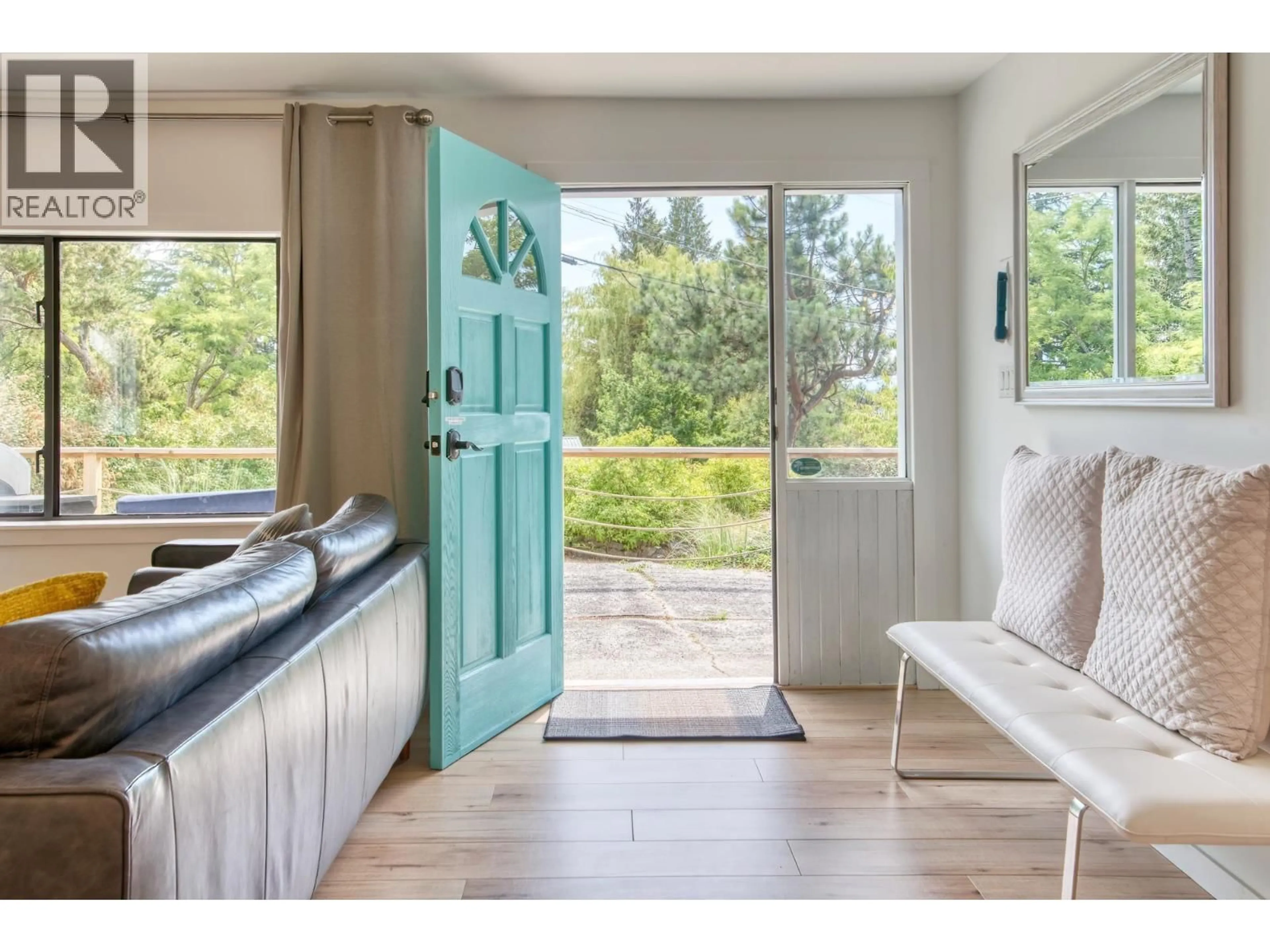 Indoor entryway for 5625 O'BRIAN ROAD, Halfmoon Bay British Columbia V7Z1E9