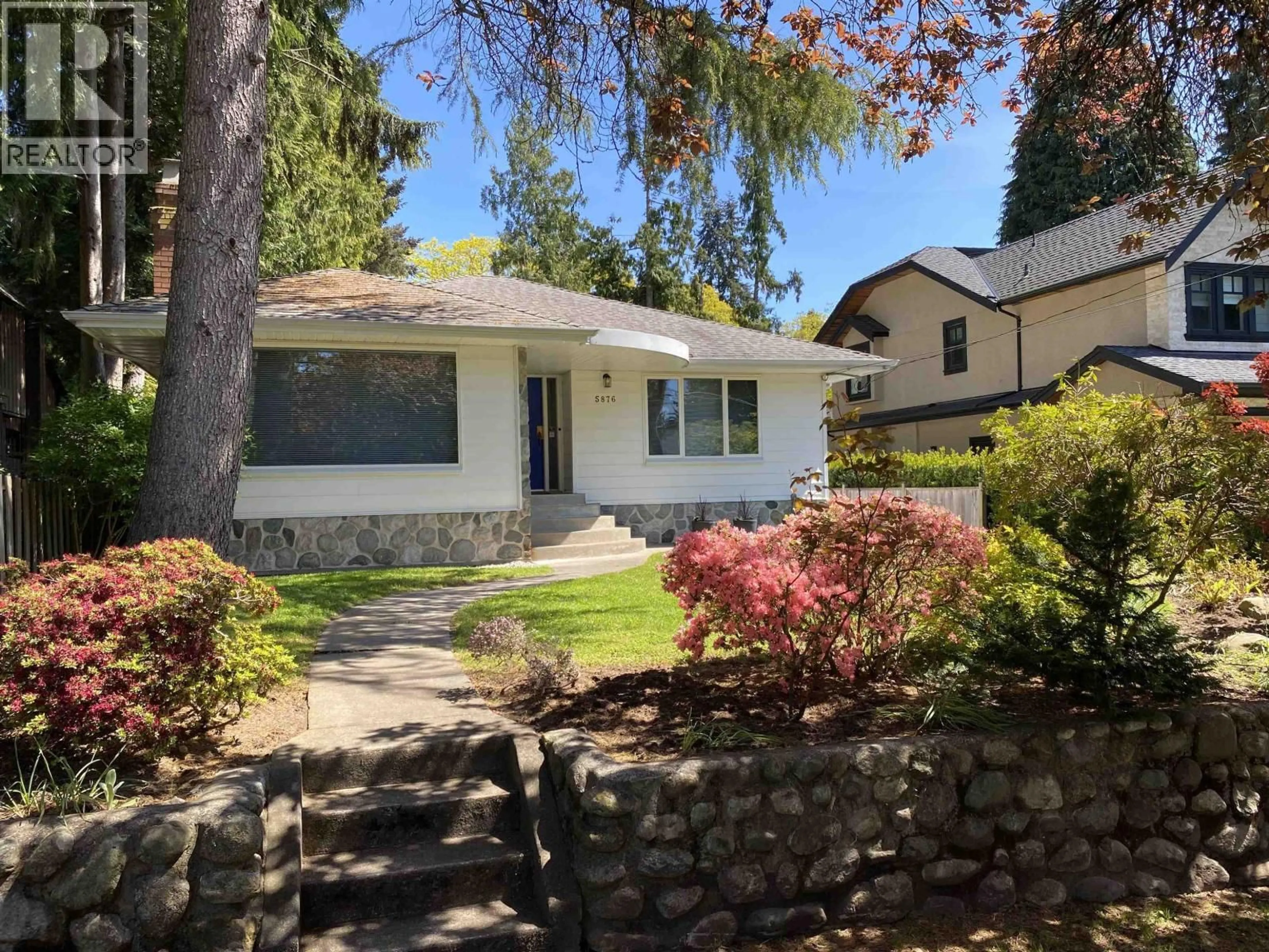 A pic from outside/outdoor area/front of a property/back of a property/a pic from drone, street for 5876 HIGHBURY STREET, Vancouver British Columbia V6N1Z1