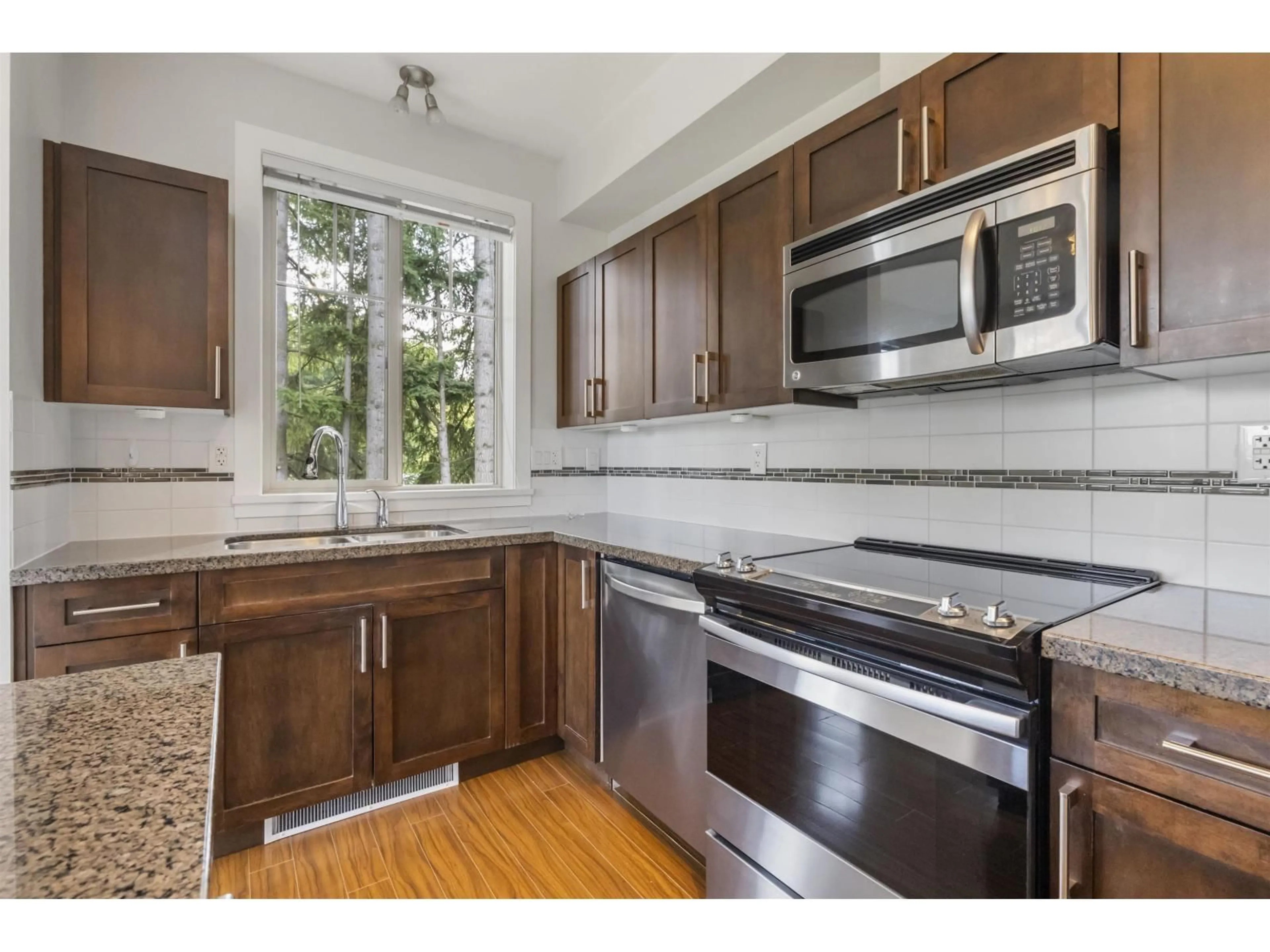 Standard kitchen, unknown for 301 - 33898 PINE, Abbotsford British Columbia V2S2P3