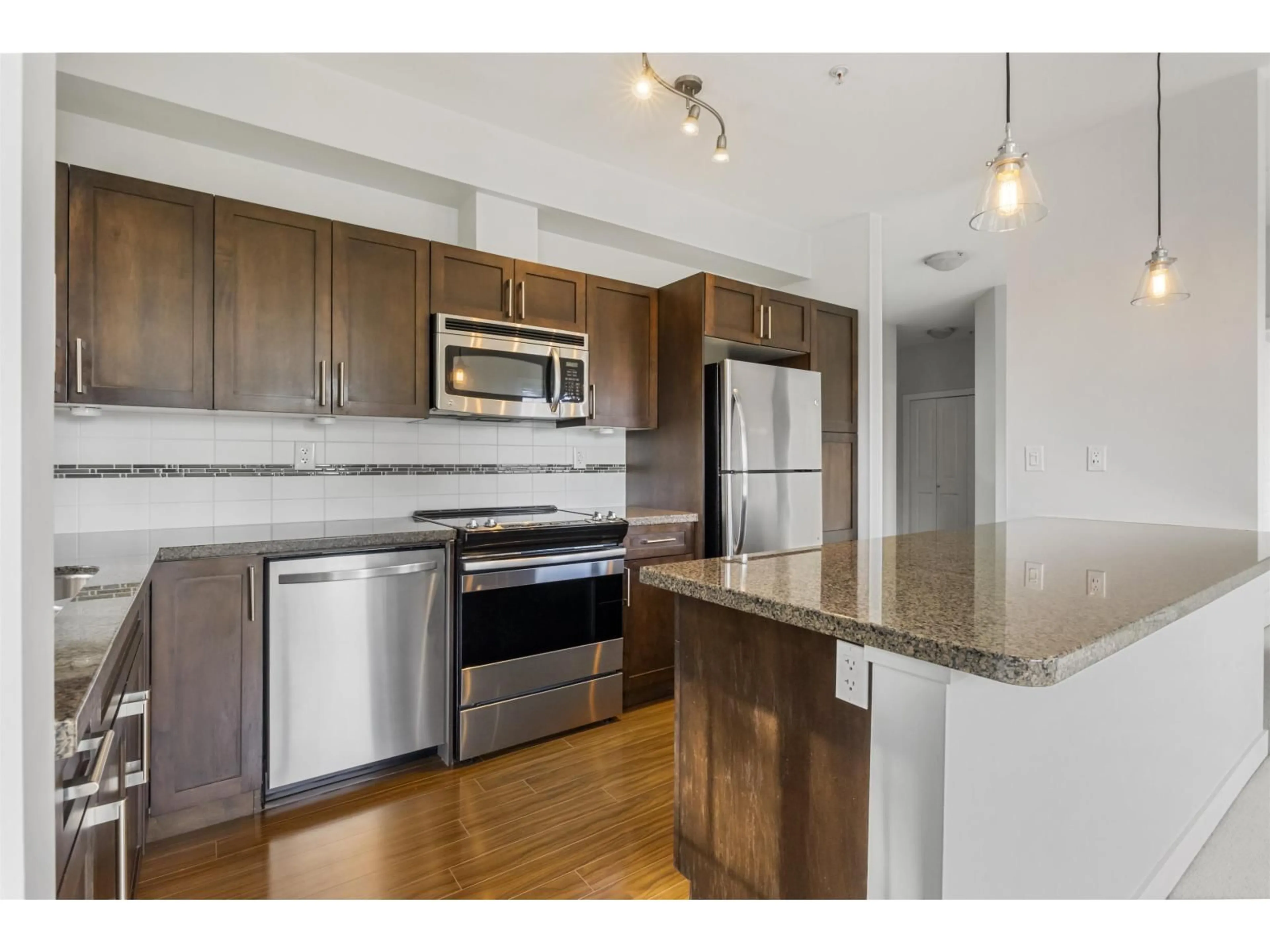 Standard kitchen, wood/laminate floor for 301 - 33898 PINE, Abbotsford British Columbia V2S2P3
