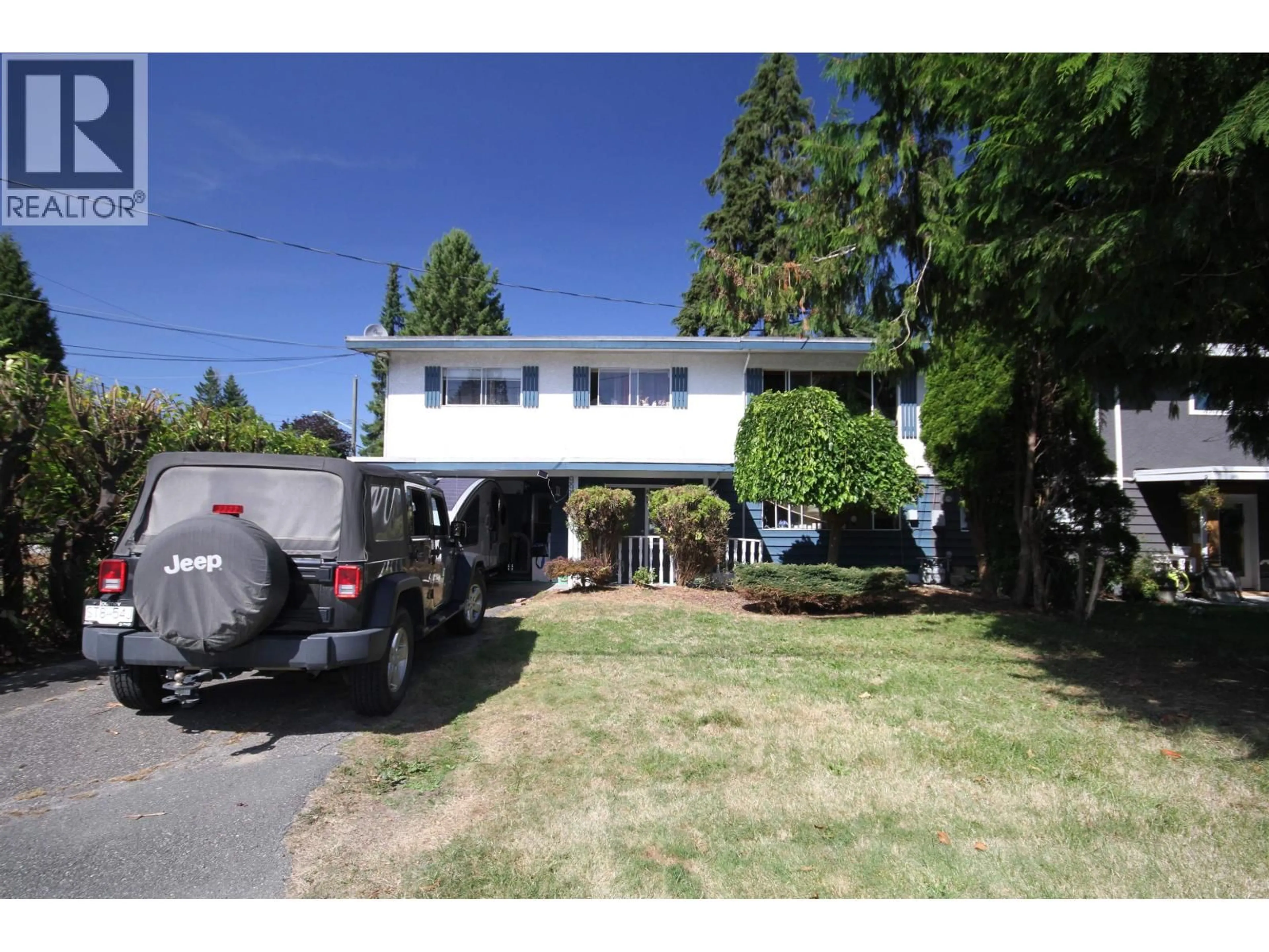 A pic from outside/outdoor area/front of a property/back of a property/a pic from drone, street for 999 LINCOLN AVENUE, Port Coquitlam British Columbia V3B2J2