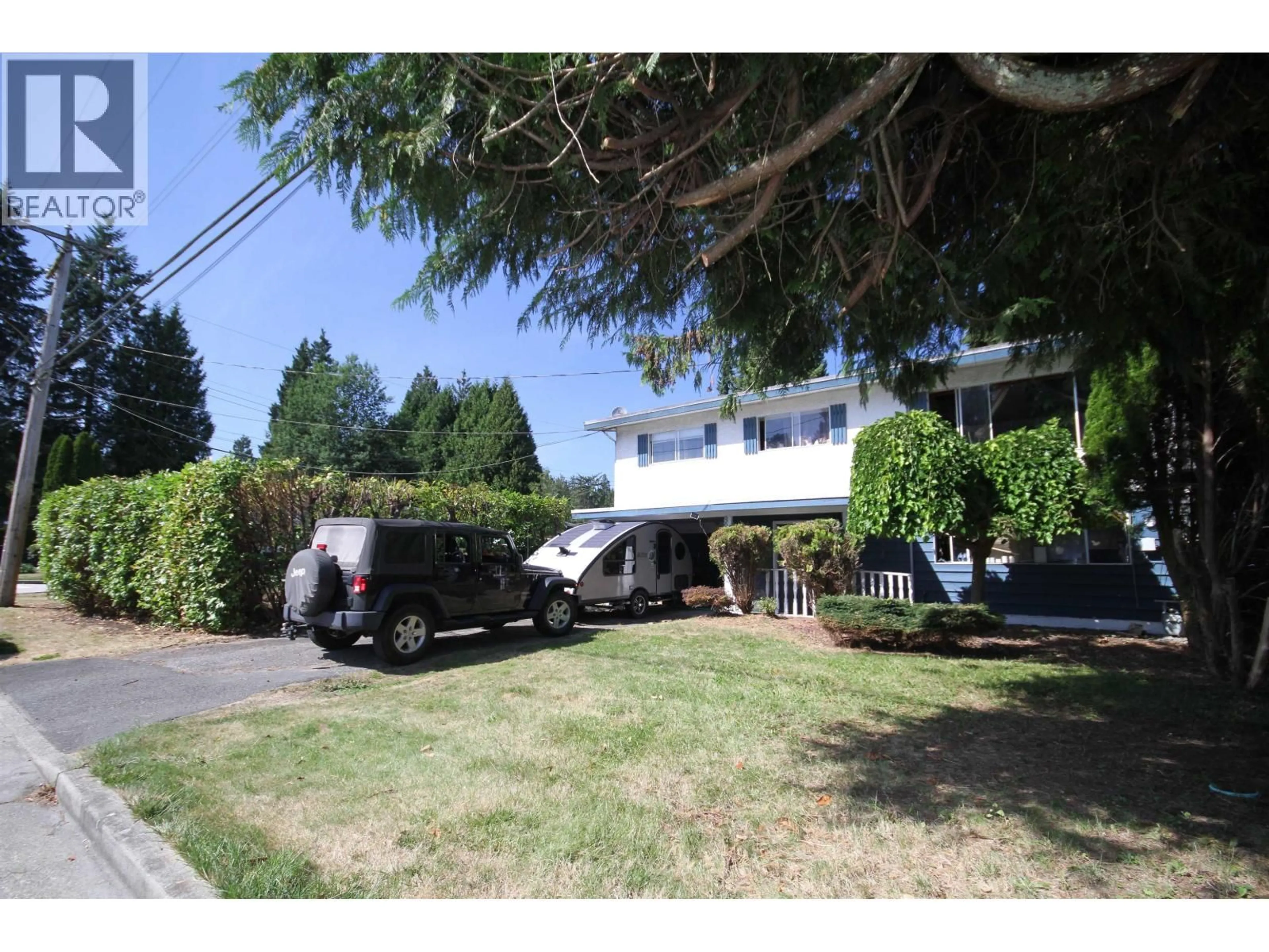A pic from outside/outdoor area/front of a property/back of a property/a pic from drone, street for 999 LINCOLN AVENUE, Port Coquitlam British Columbia V3B2J2