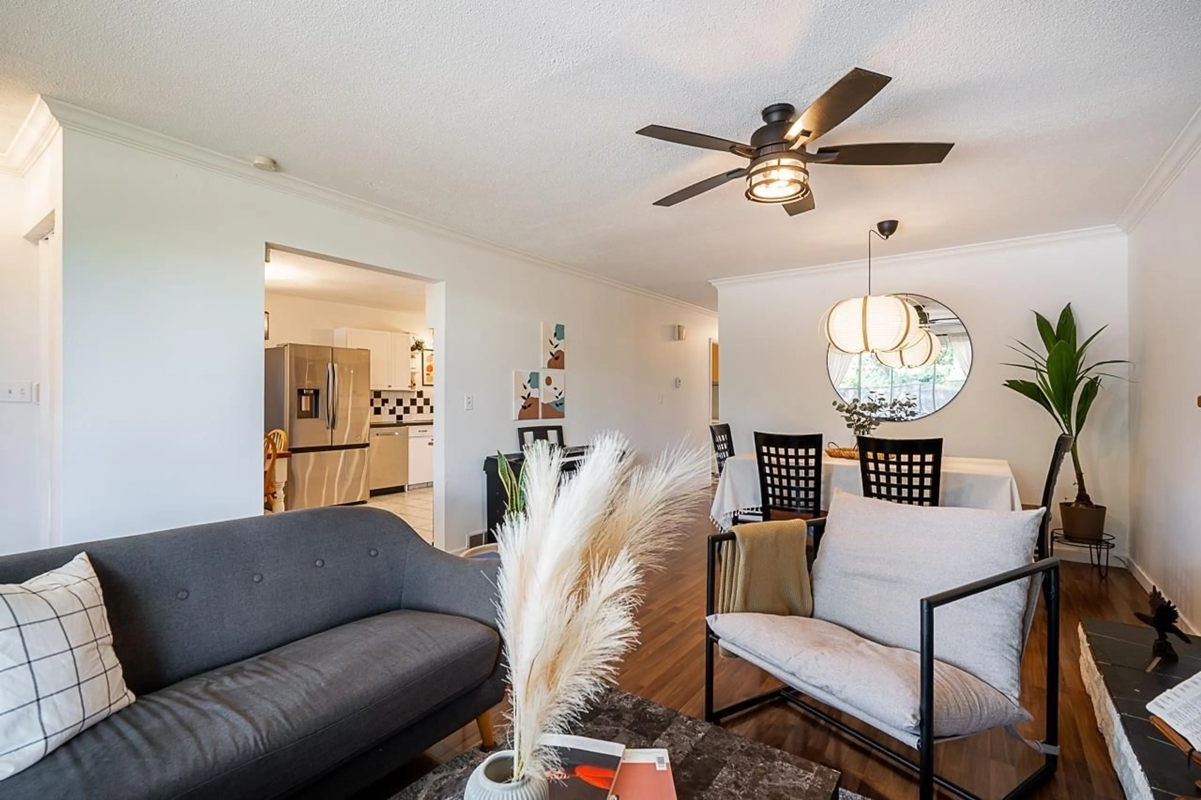 Living room with furniture, unknown for 13976 DOUGLAS, Surrey British Columbia V3R5M9