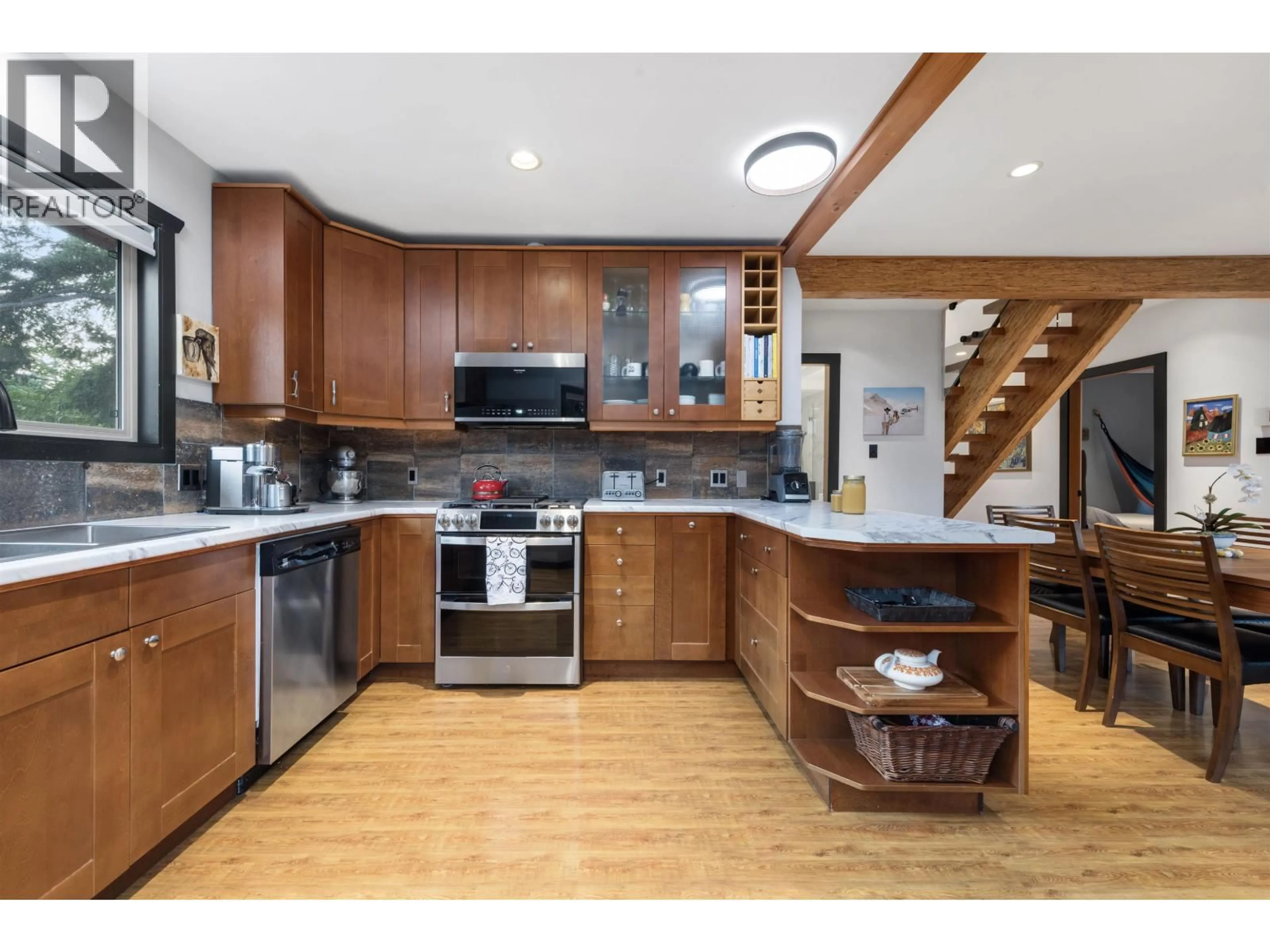 Open concept kitchen, wood/laminate floor for 41540 COTTONWOOD ROAD, Squamish British Columbia V0N1H0
