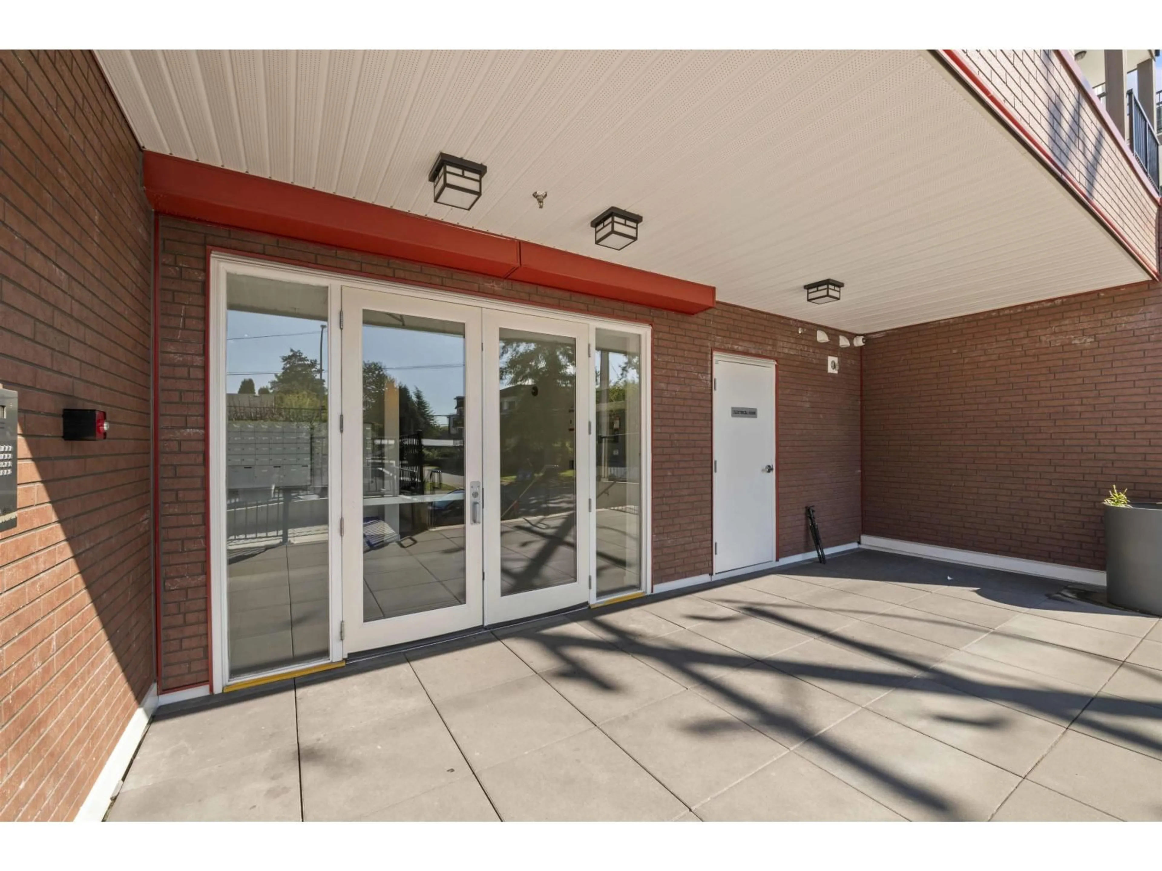 Indoor foyer for 403 - 5420 208, Langley British Columbia V3A0P8