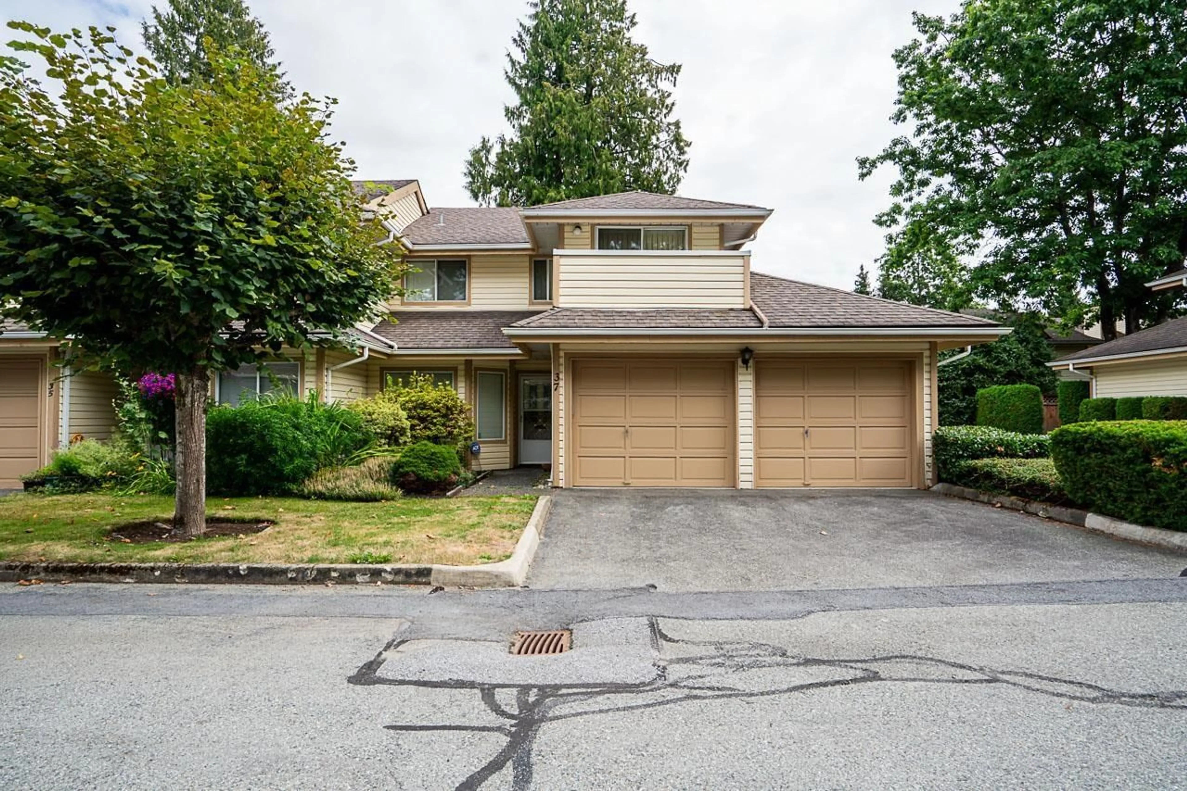 Unknown for 37 - 9979 151, Surrey British Columbia V3R9N7