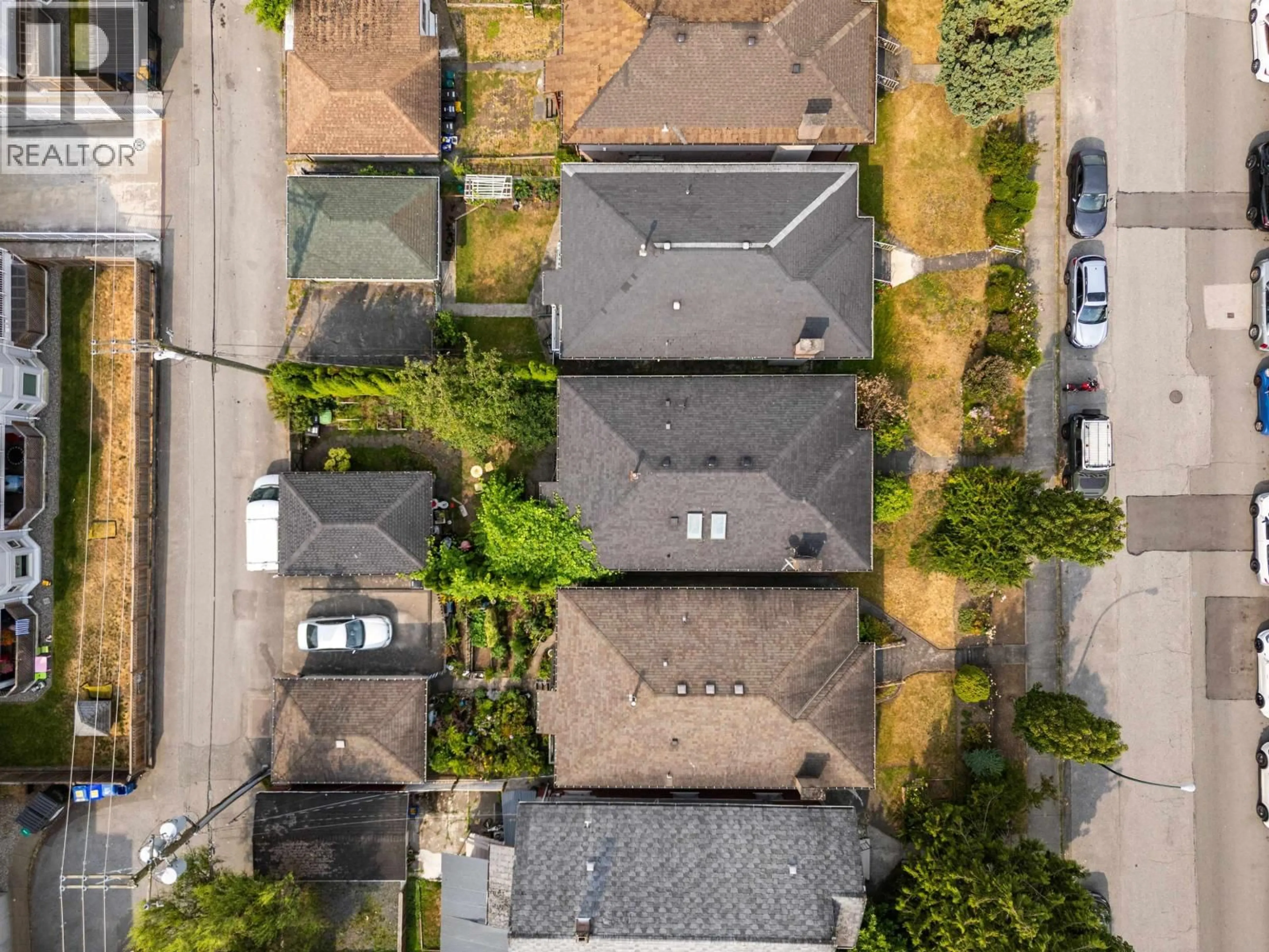 A pic from outside/outdoor area/front of a property/back of a property/a pic from drone, street for 1642 PENDER STREET, Vancouver British Columbia V5L1W3