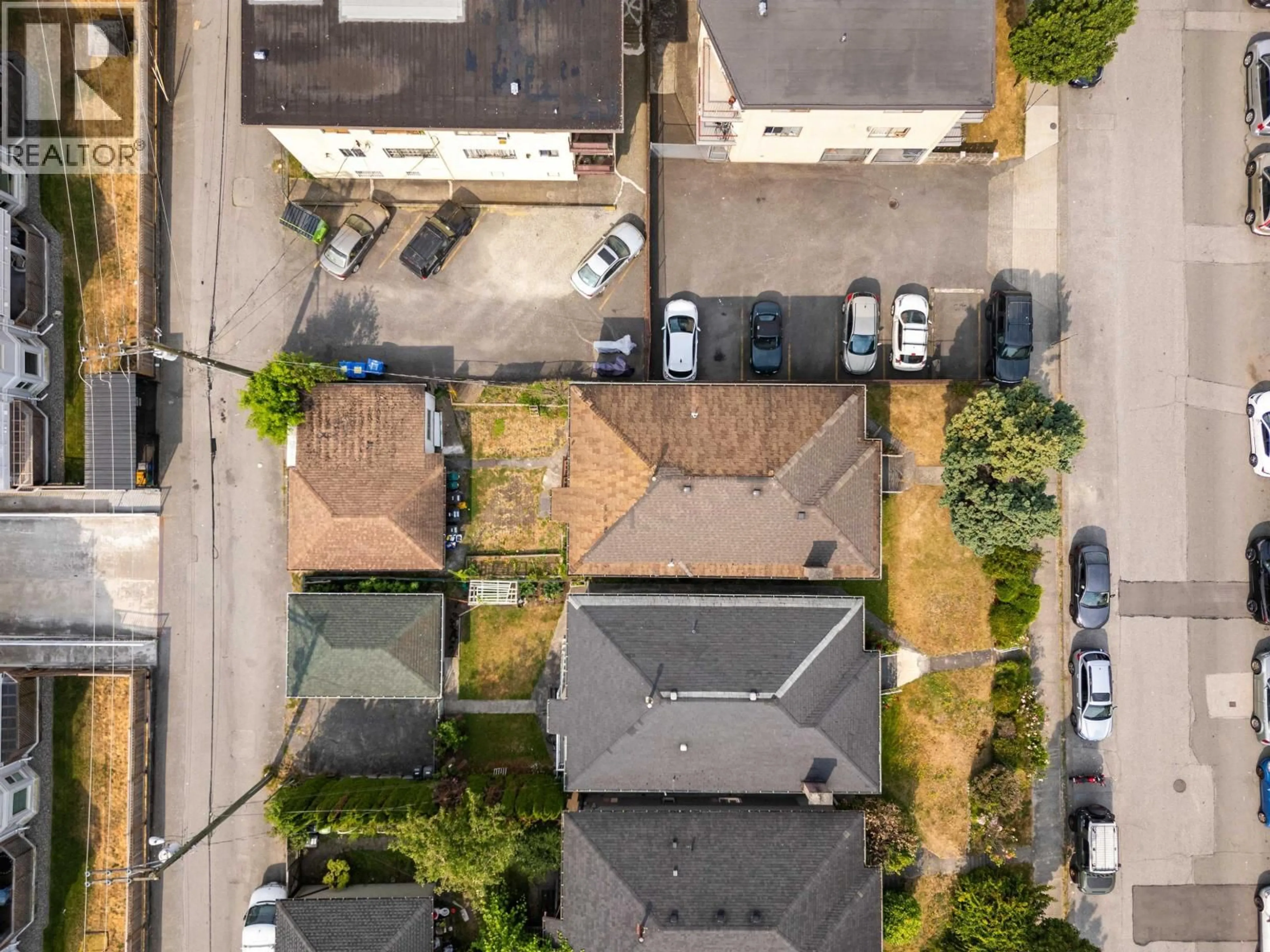 A pic from outside/outdoor area/front of a property/back of a property/a pic from drone, street for 1632 PENDER STREET, Vancouver British Columbia V5L1W3