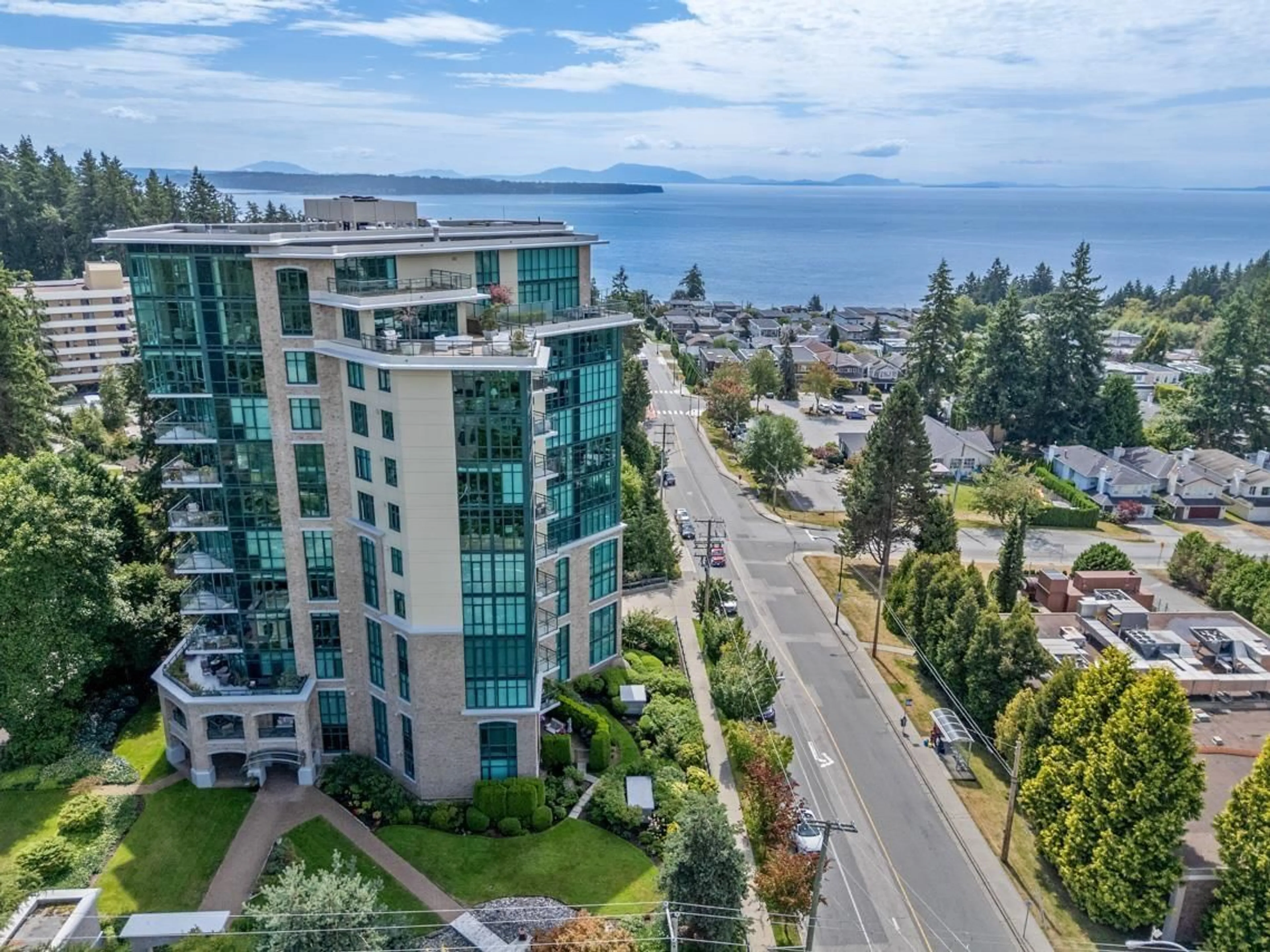 A pic from outside/outdoor area/front of a property/back of a property/a pic from drone, water/lake/river/ocean view for 503 - 14824 NORTH BLUFF, White Rock British Columbia V4B3E2
