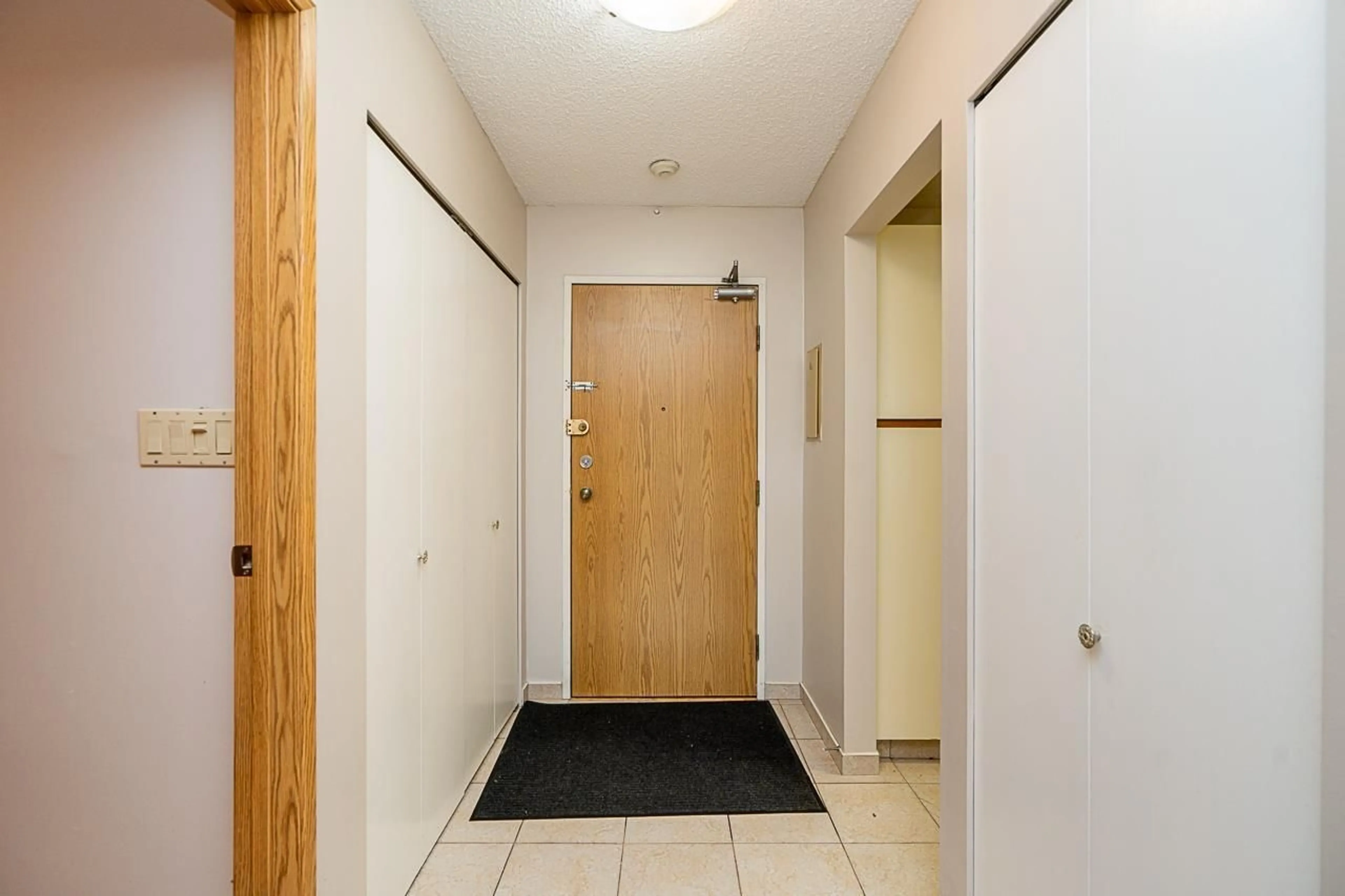 Indoor entryway for 306 - 13344 102A, Surrey British Columbia V3T5J7