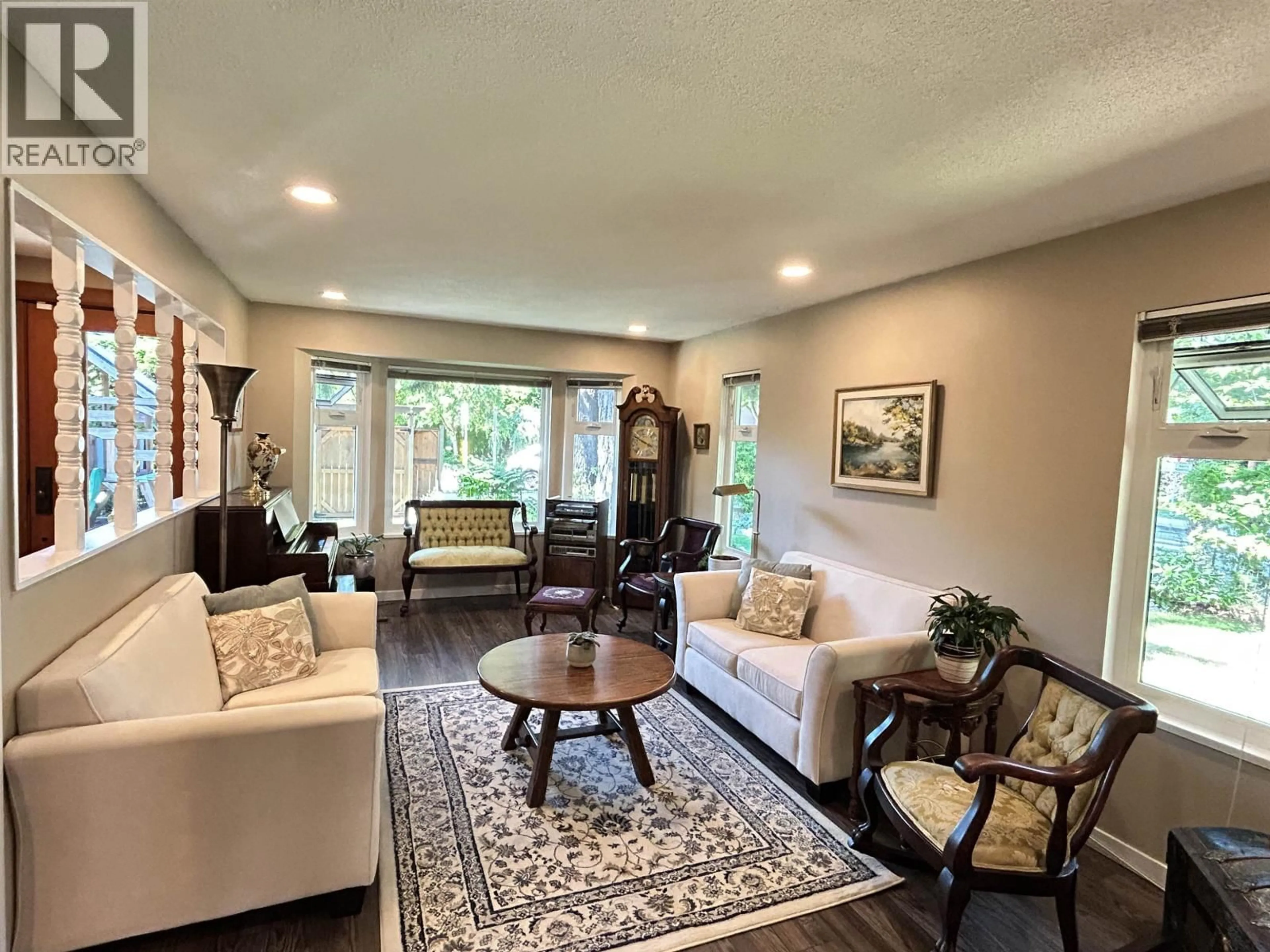 Living room with furniture, unknown for 1798 GARDEN AVENUE, North Vancouver British Columbia V7P3A7
